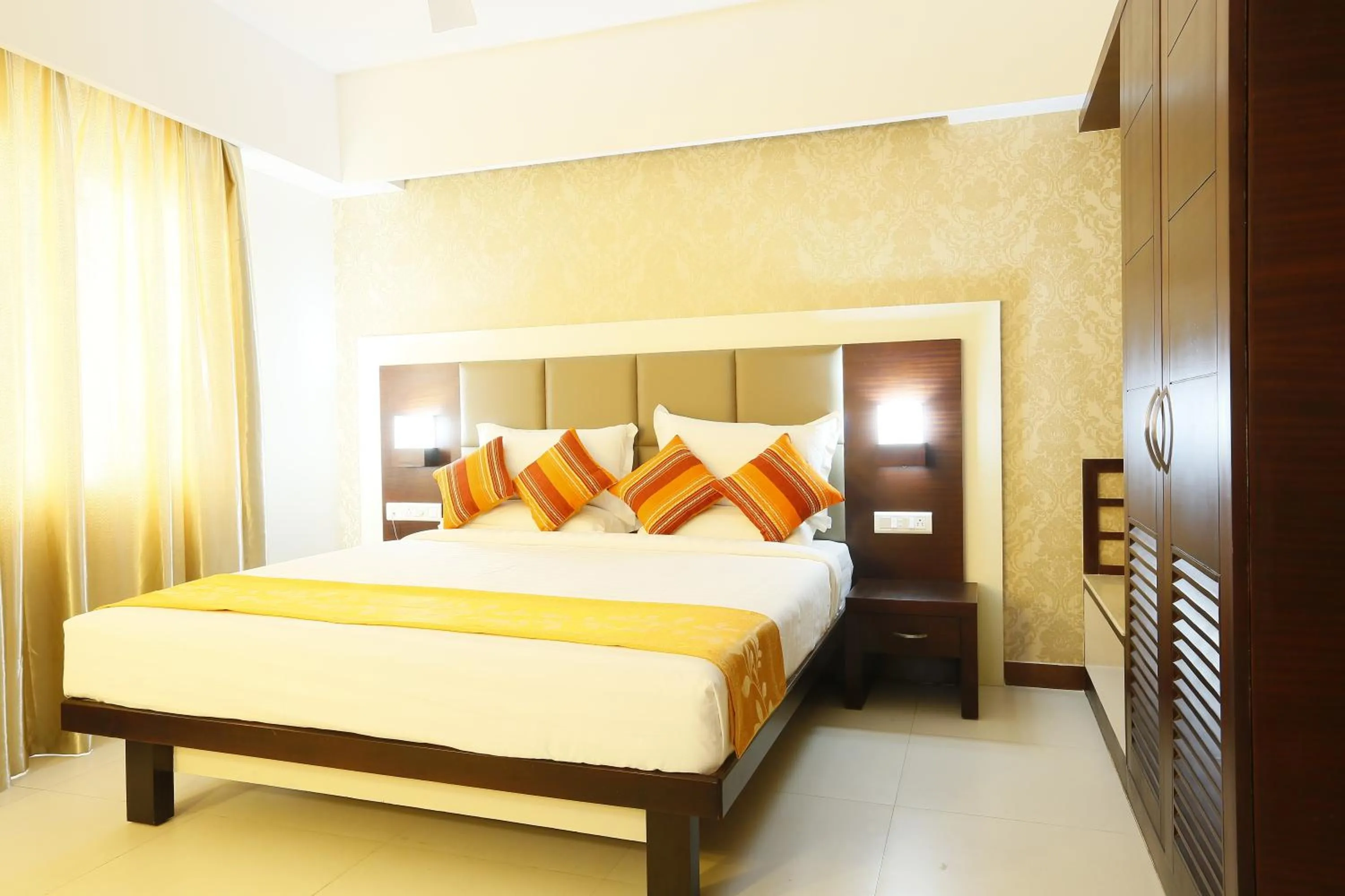 Bedroom, Bed in Hotel Moonlit Regency