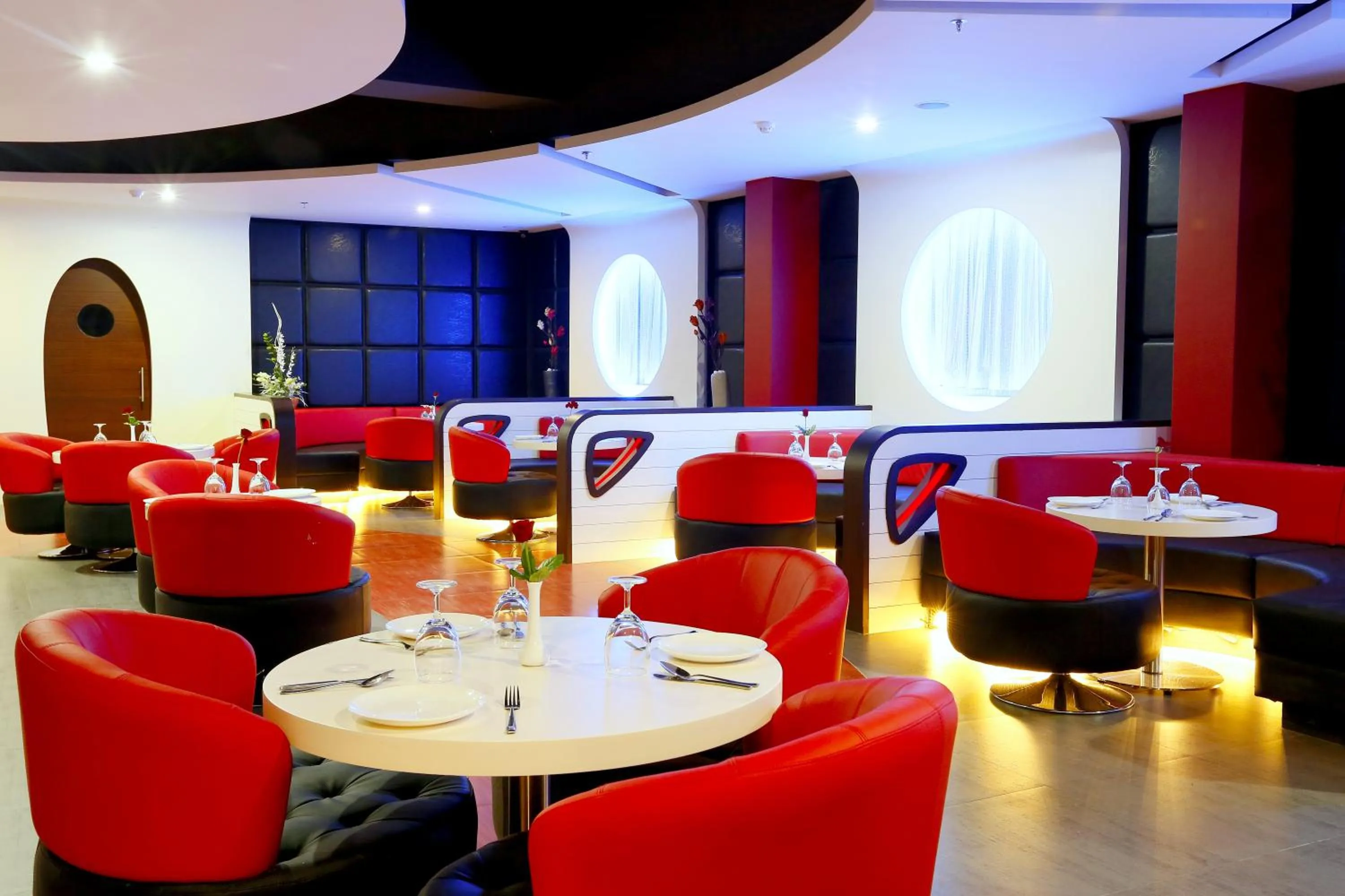 Restaurant/places to eat in Hotel Moonlit Regency