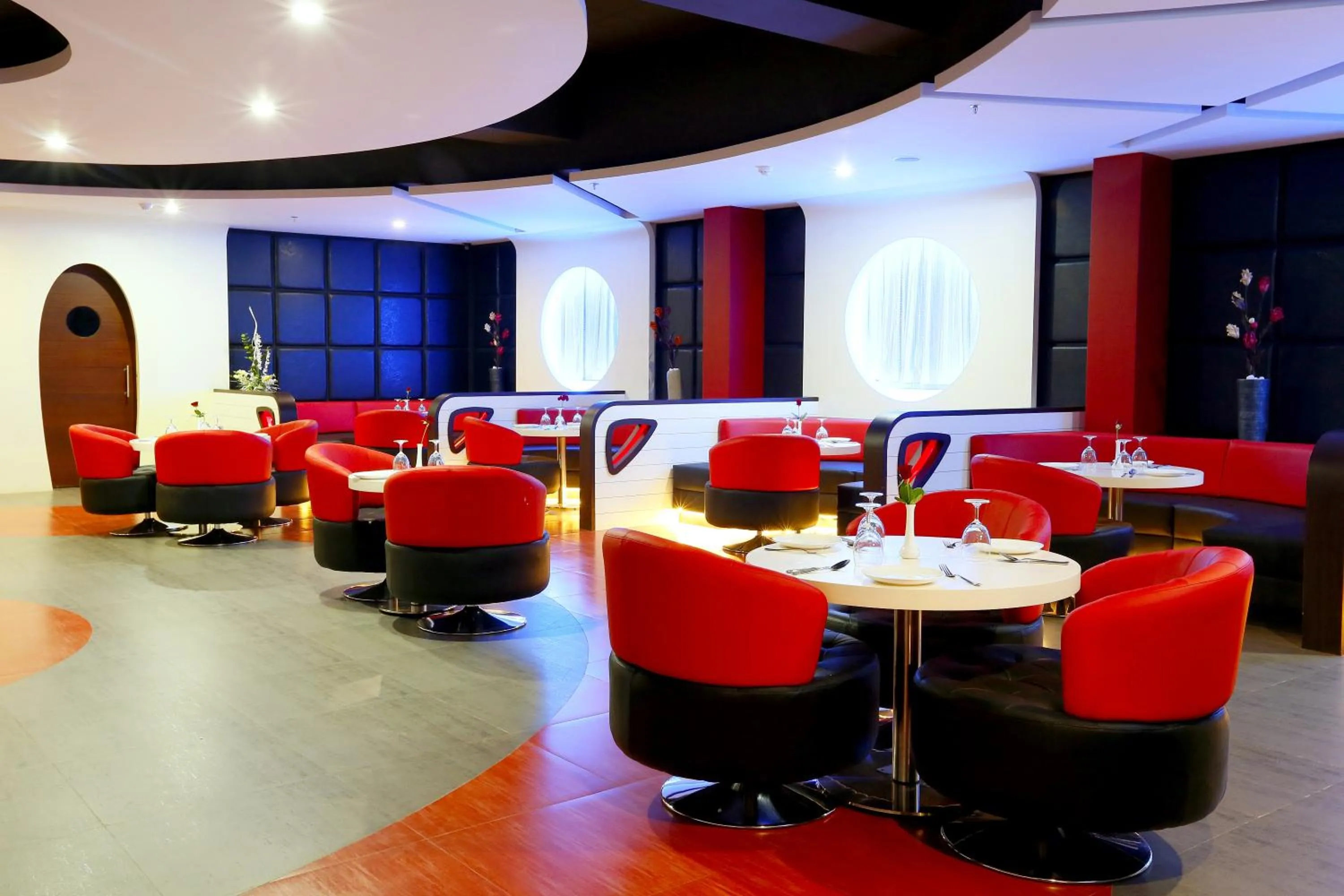 Restaurant/places to eat in Hotel Moonlit Regency