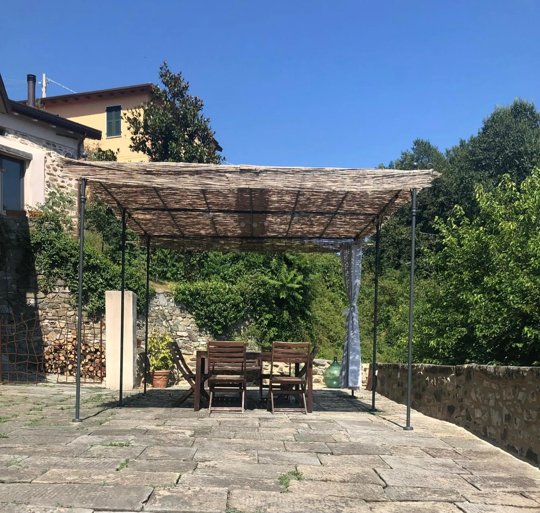 Inner courtyard view in Encanto Di Arlia