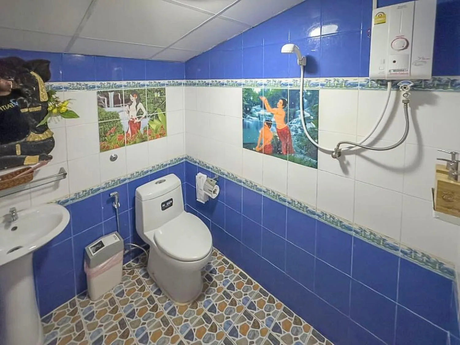 Bathroom in Tongta Phaview Resort