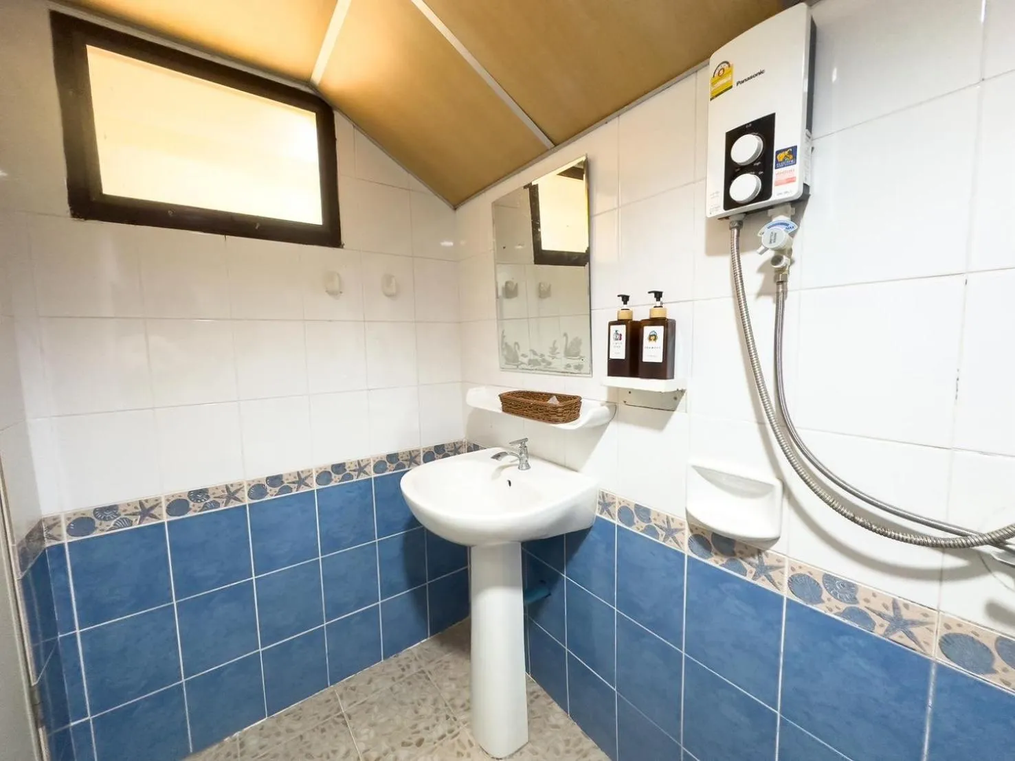 Bathroom in Tongta Phaview Resort