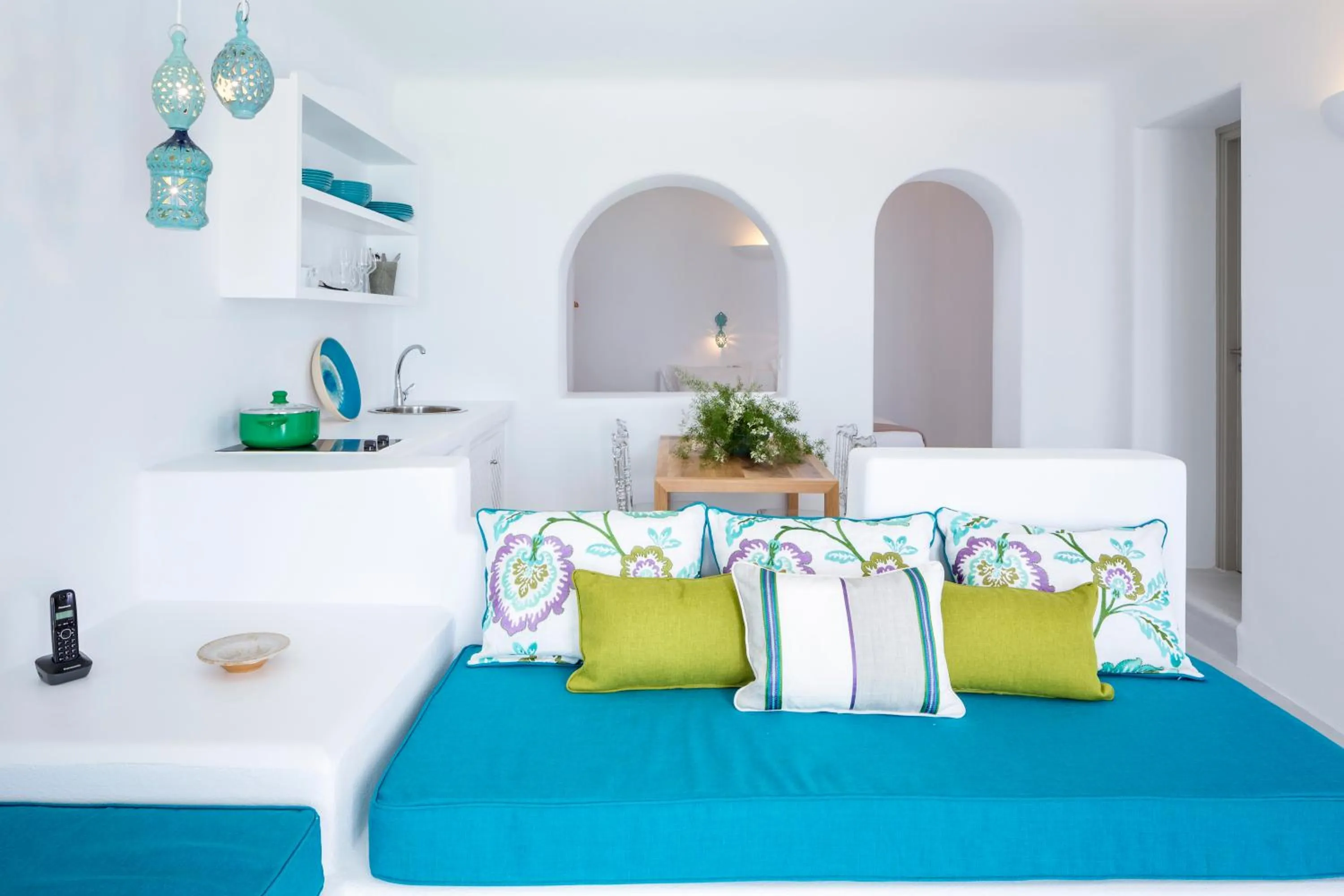 Living room, Bed in Skyfall Suites - Adults Only