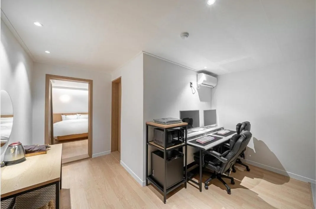 Brown Dot Hotel South Gumi