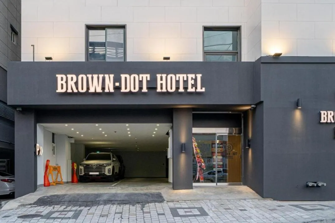 Brown Dot Hotel South Gumi