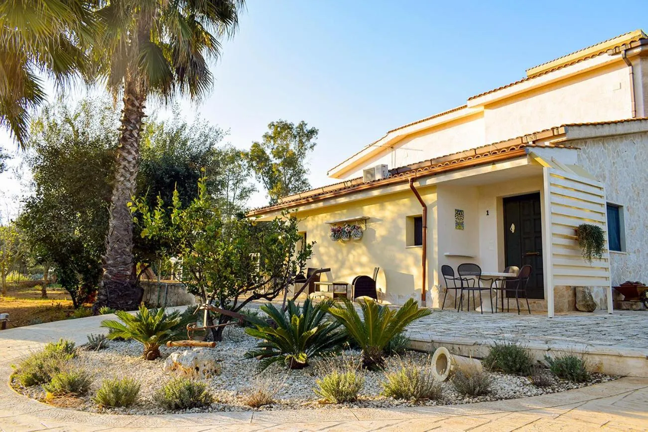 Garden in La Maison One B&B