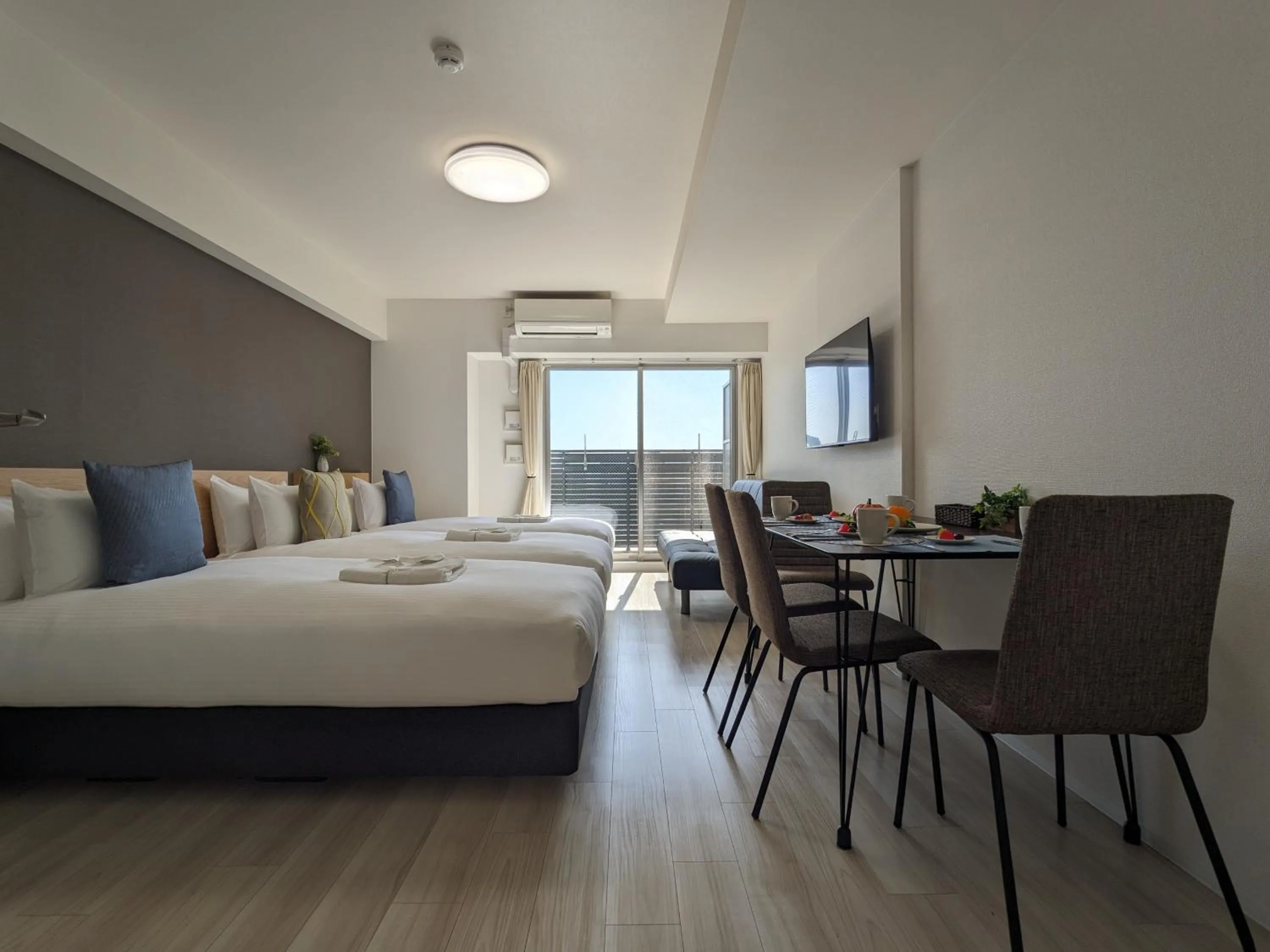 Bed in ESLEAD HOTEL Osaka Shinsaibashi