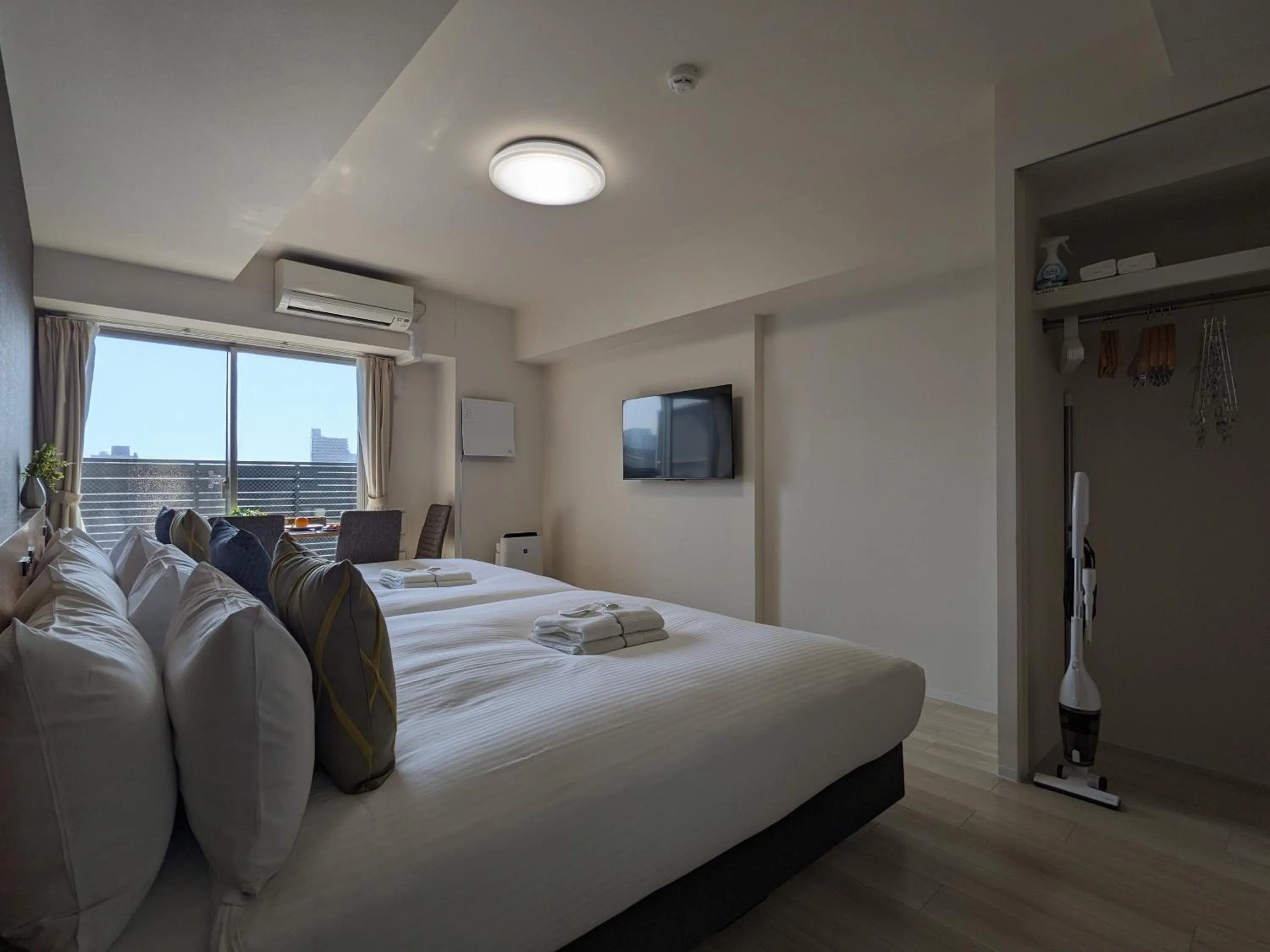 Bed in ESLEAD HOTEL Osaka Shinsaibashi