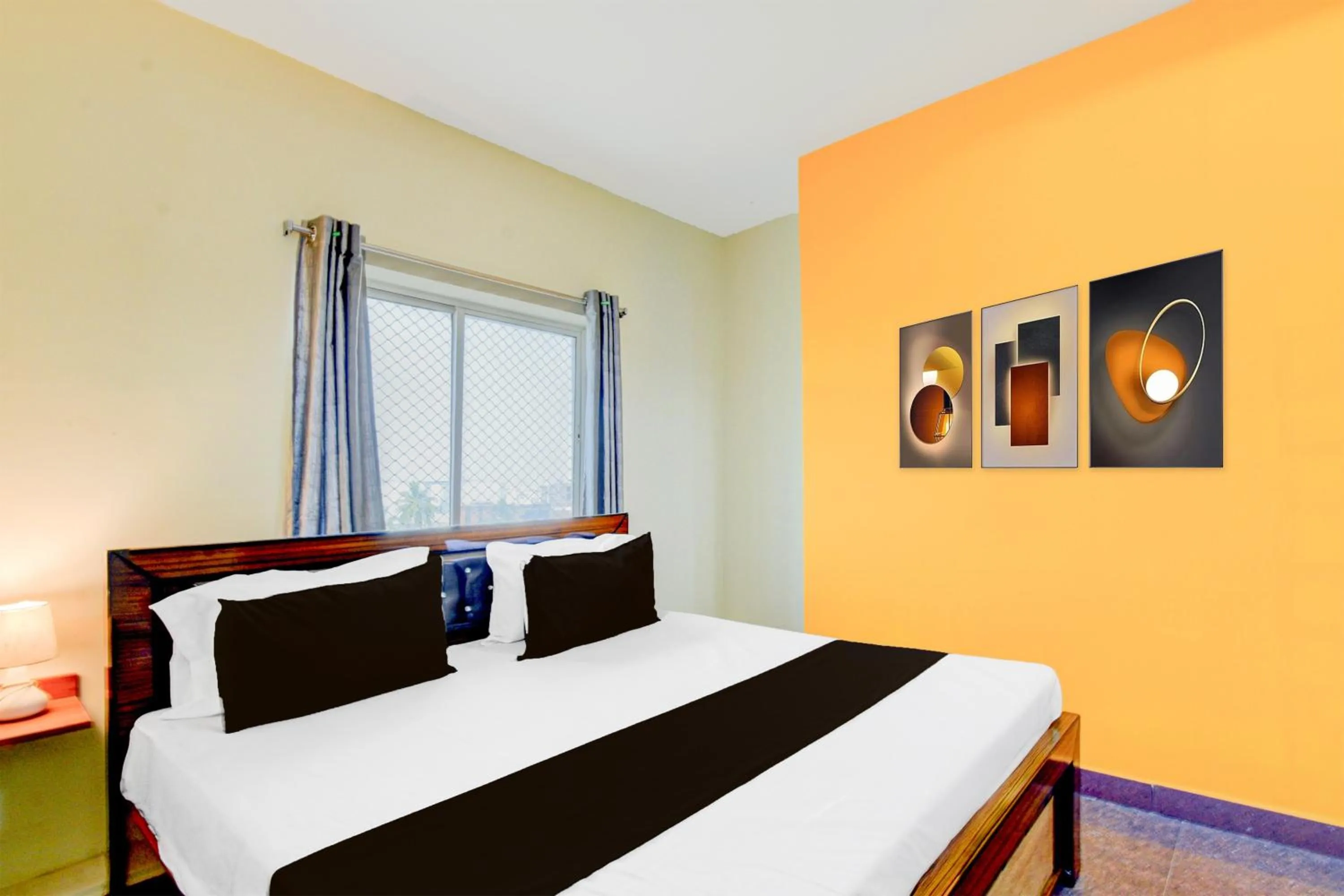 Facade/entrance, Bed in Hotel O SRINIVASA RESIDENCY