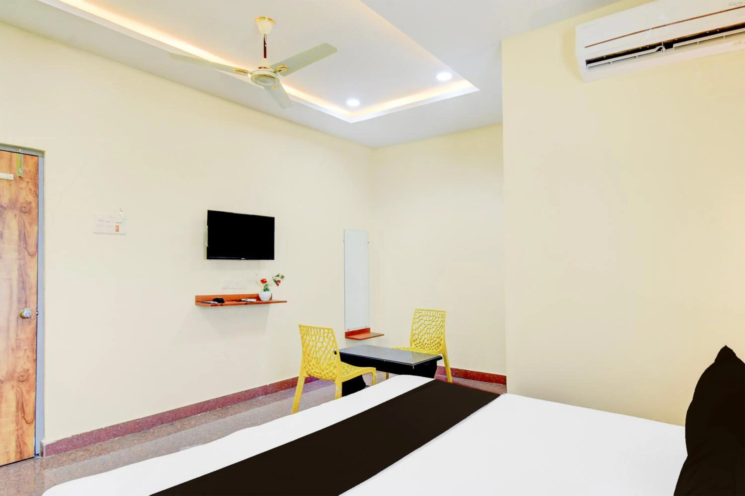 Bedroom, Bed in Hotel O SRINIVASA RESIDENCY