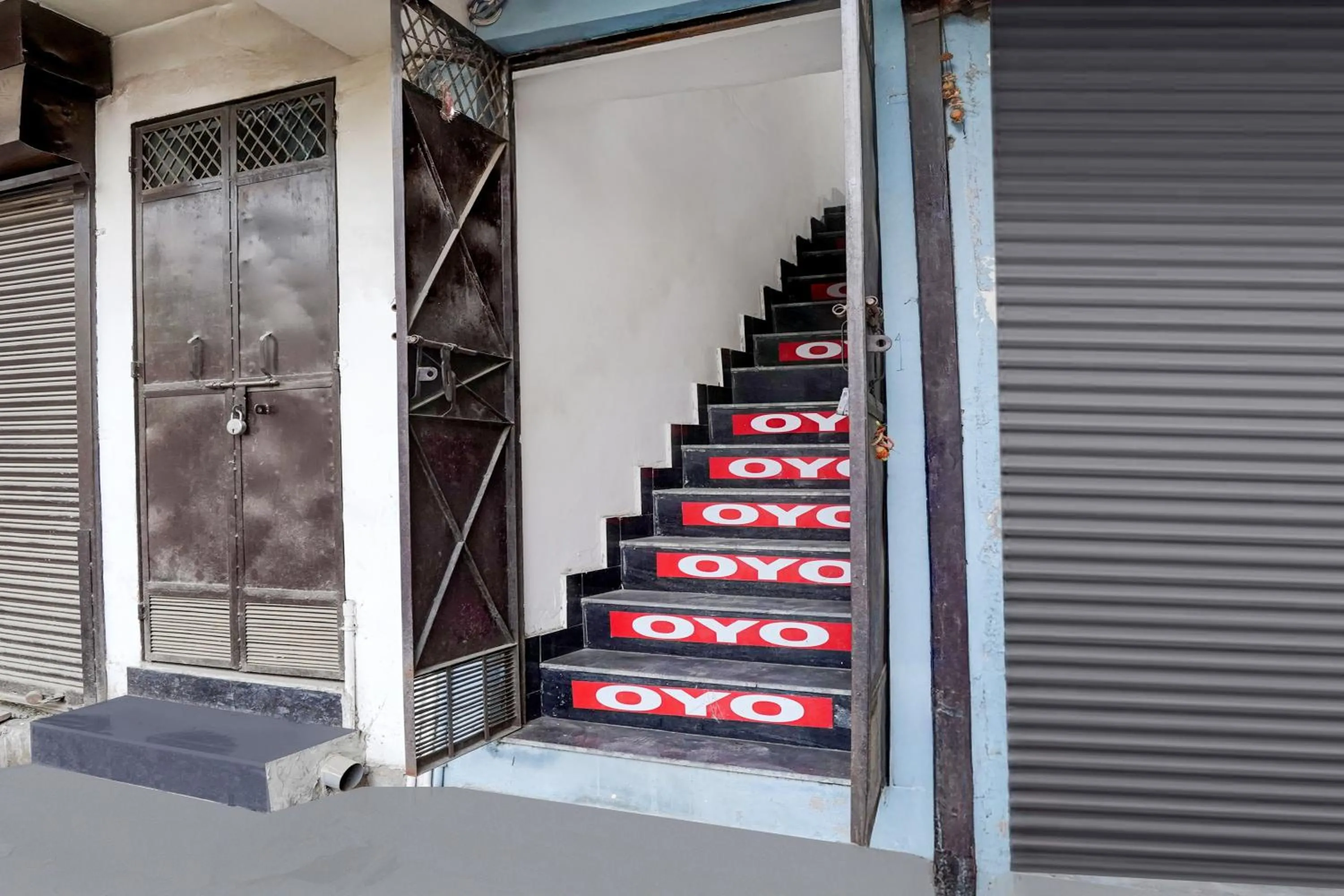 Facade/entrance in Hotel O by OYO IC Tower