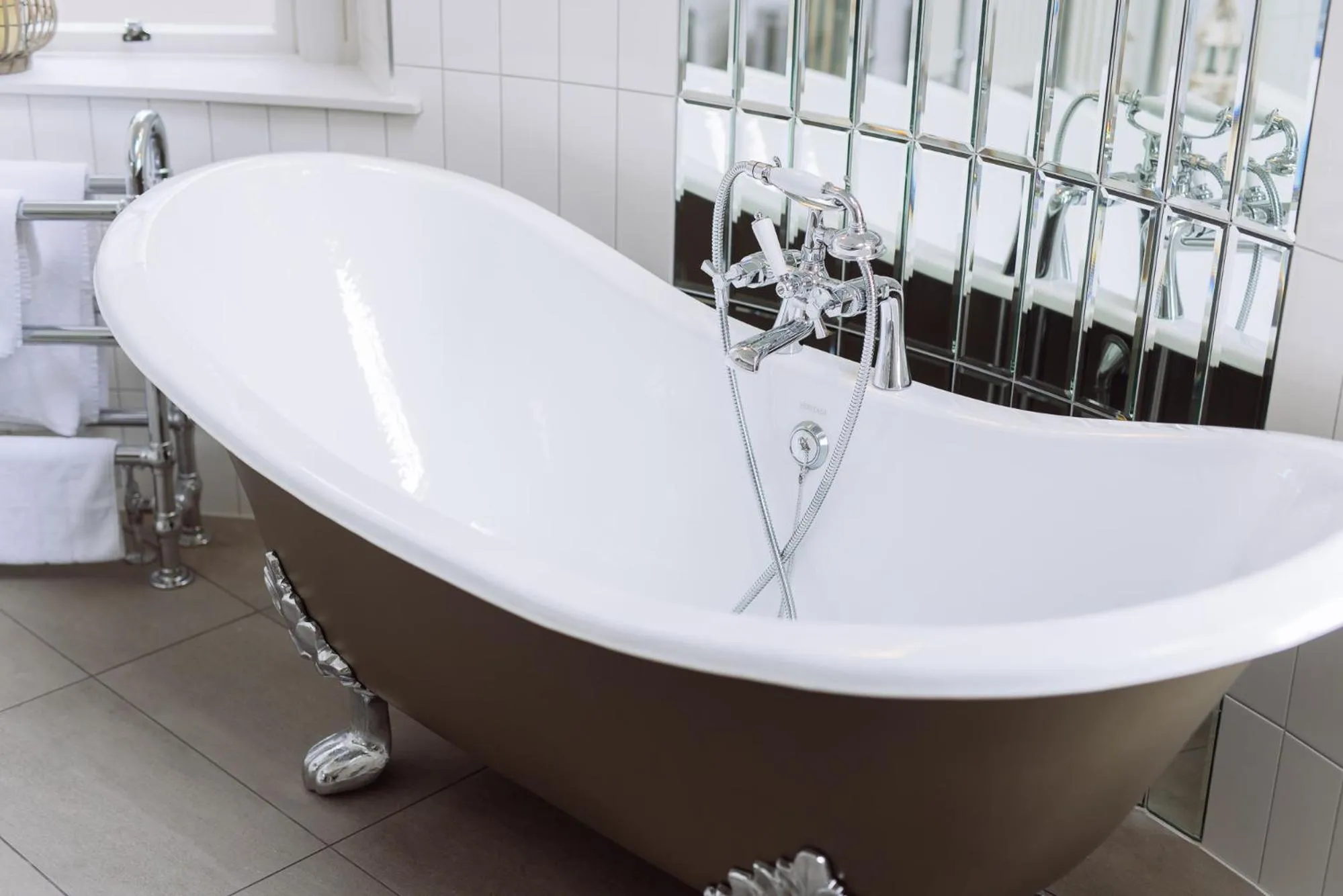 Bath in Cornhill Castle