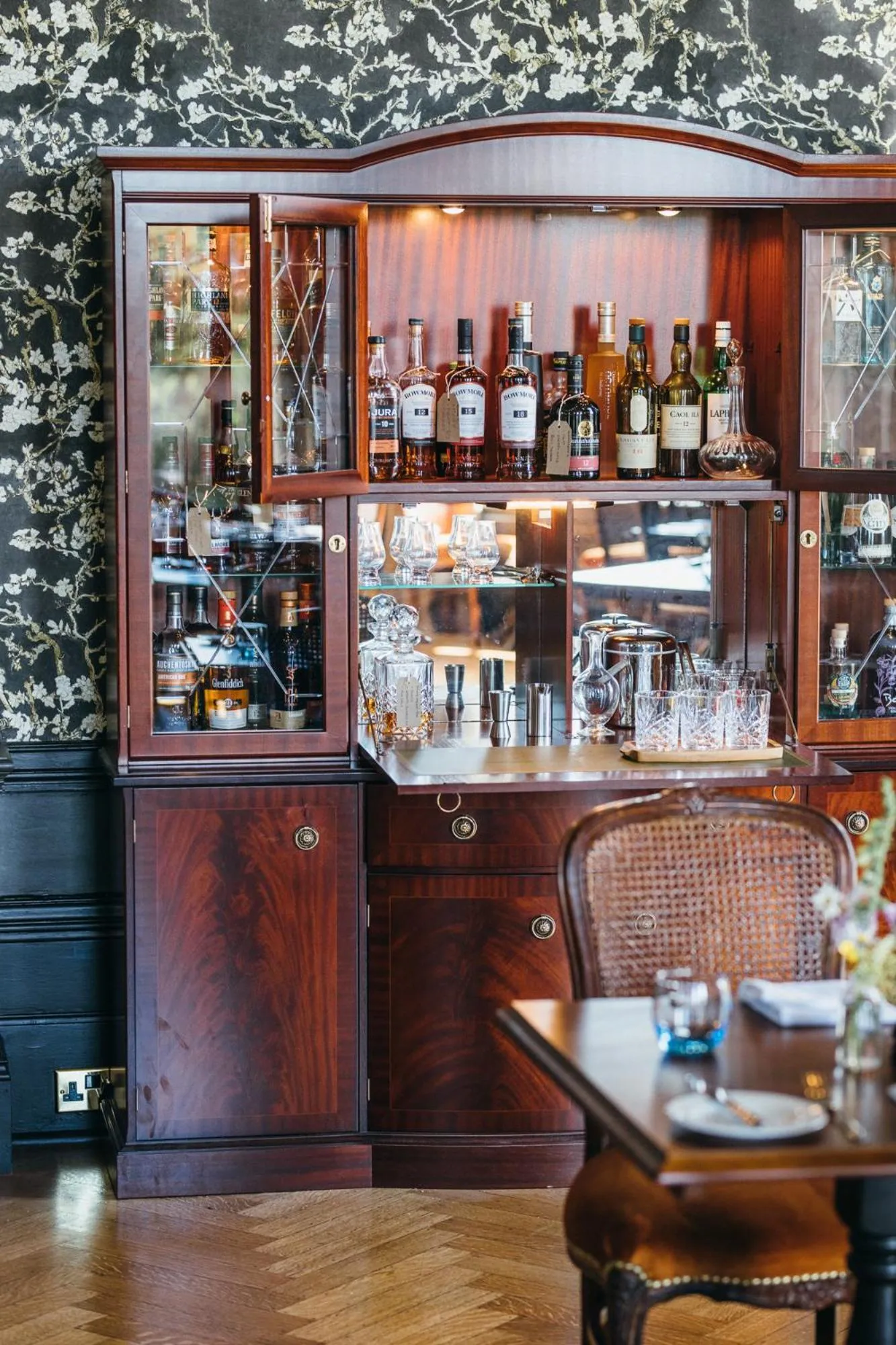 Restaurant/places to eat in Cornhill Castle