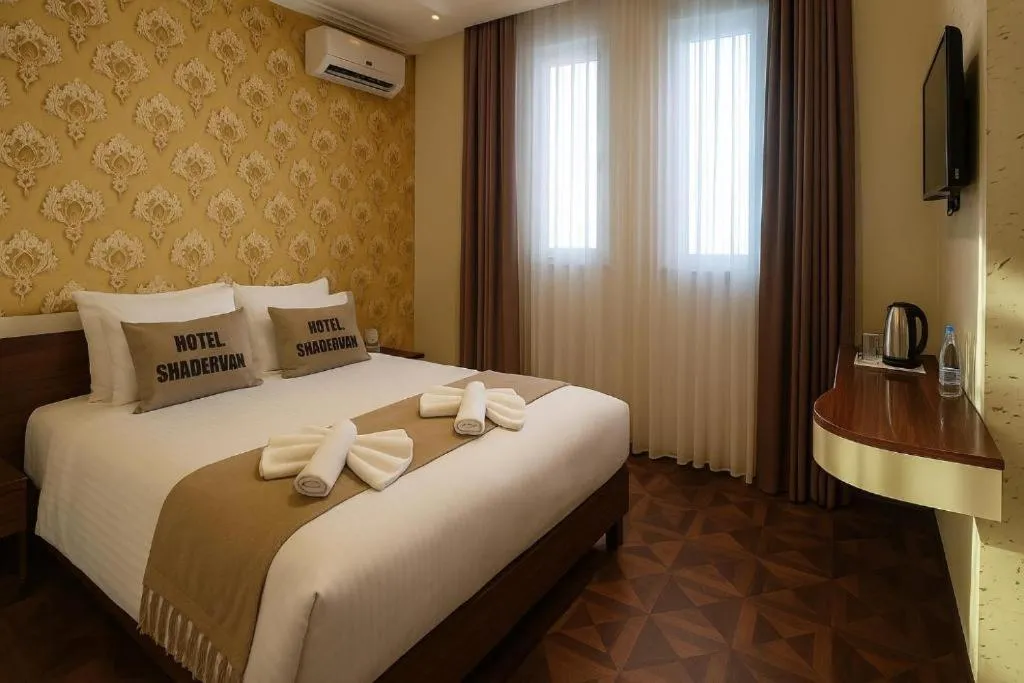 Bed in Hotel Shadervan