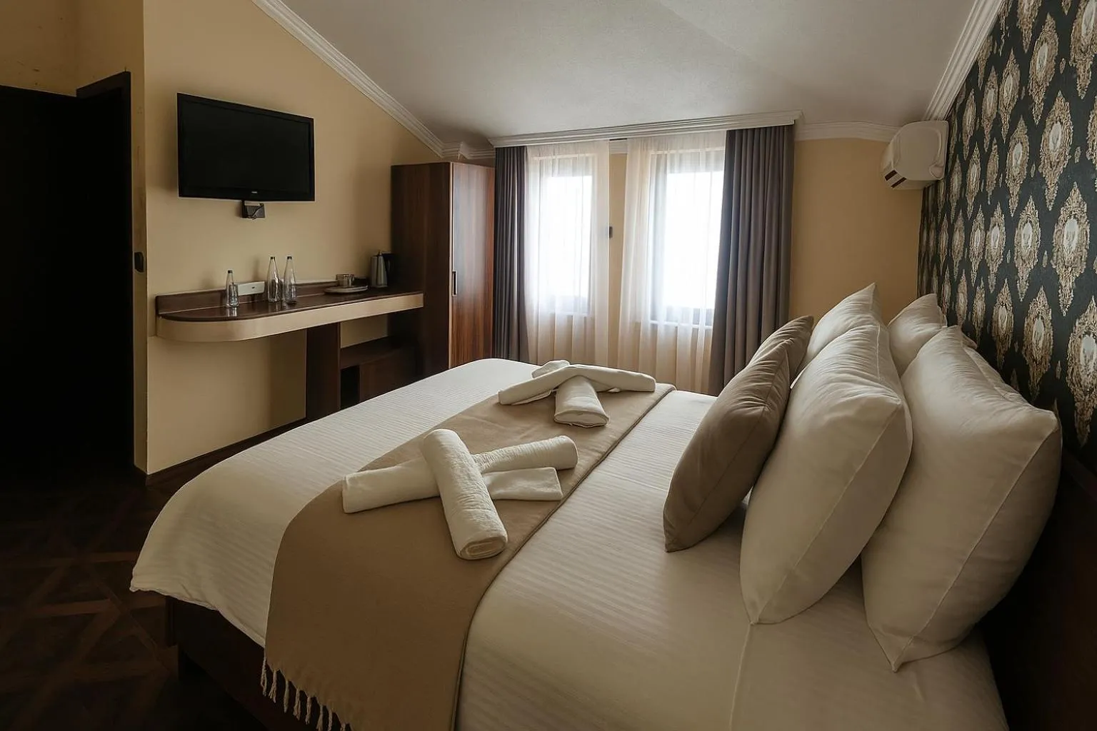 Bed in Hotel Shadervan