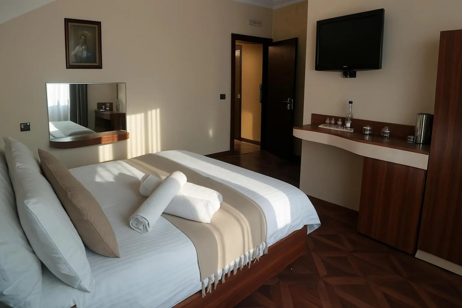 Bed in Hotel Shadervan