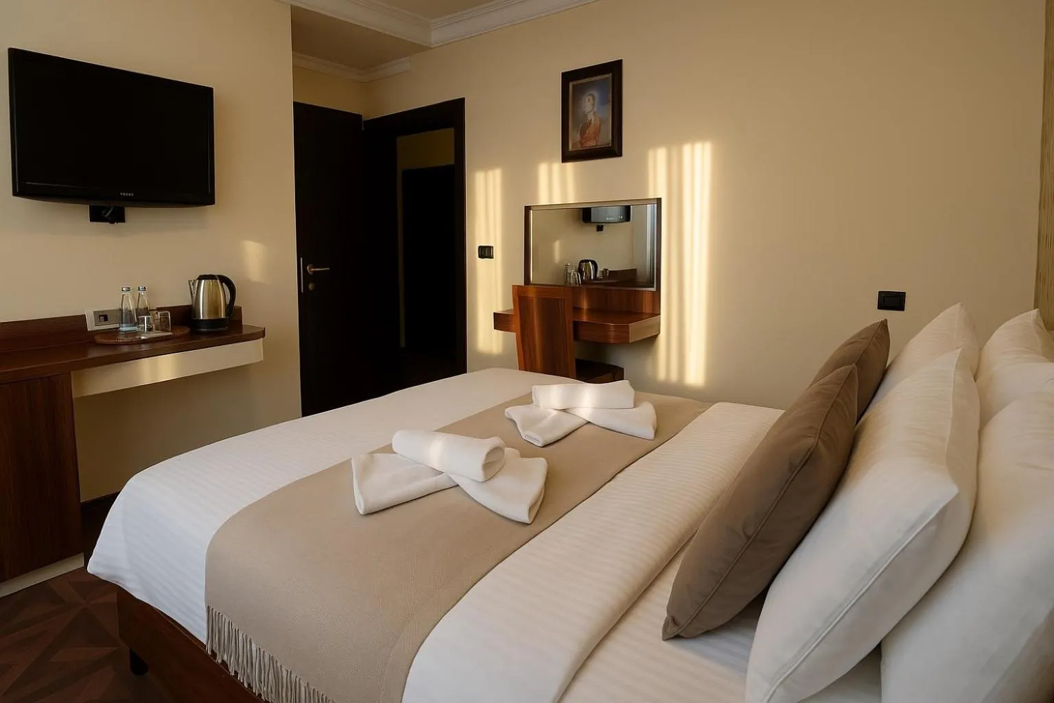 Bed in Hotel Shadervan