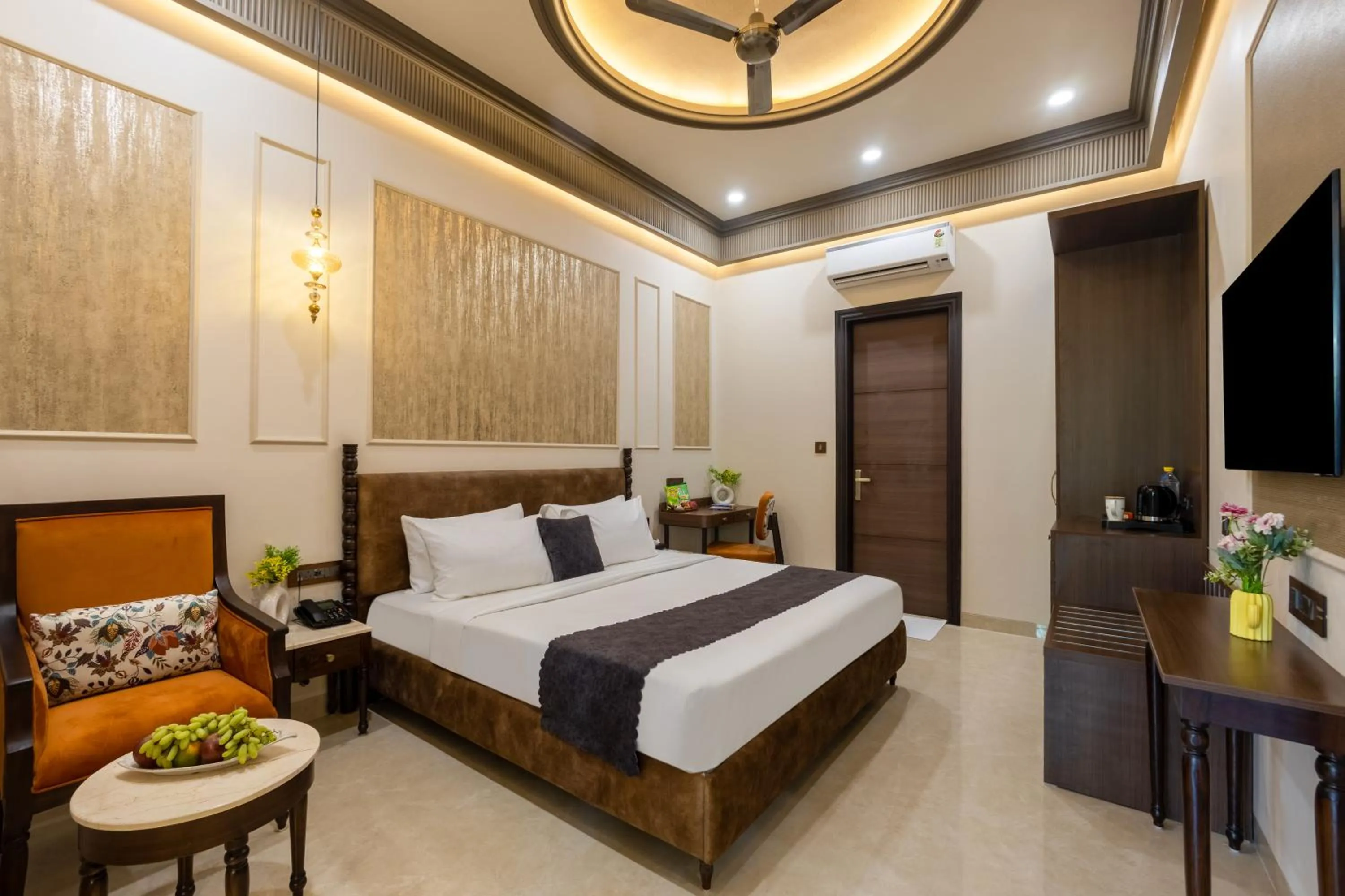 Bed in Saltstayz Autograph - Connaught Place