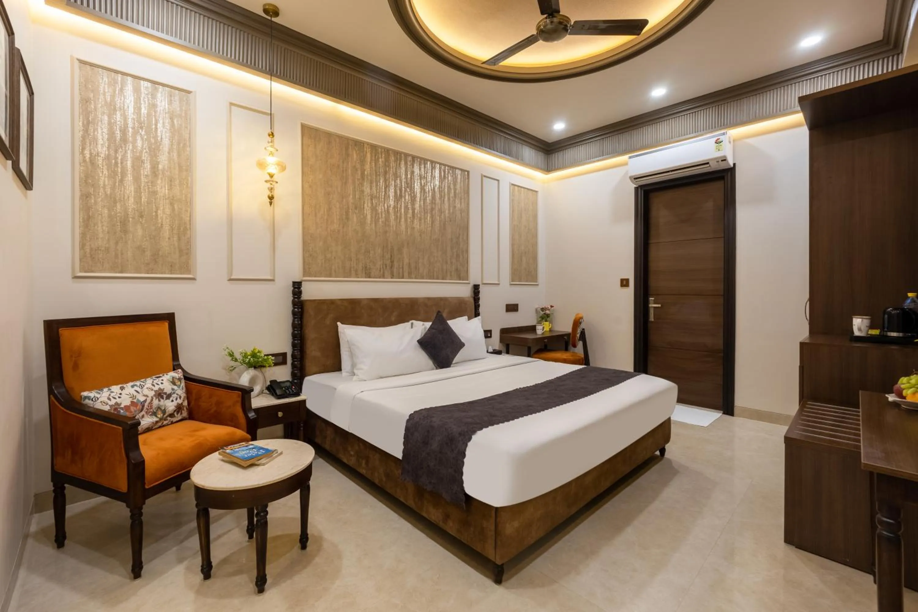 Bed in Saltstayz Autograph - Connaught Place