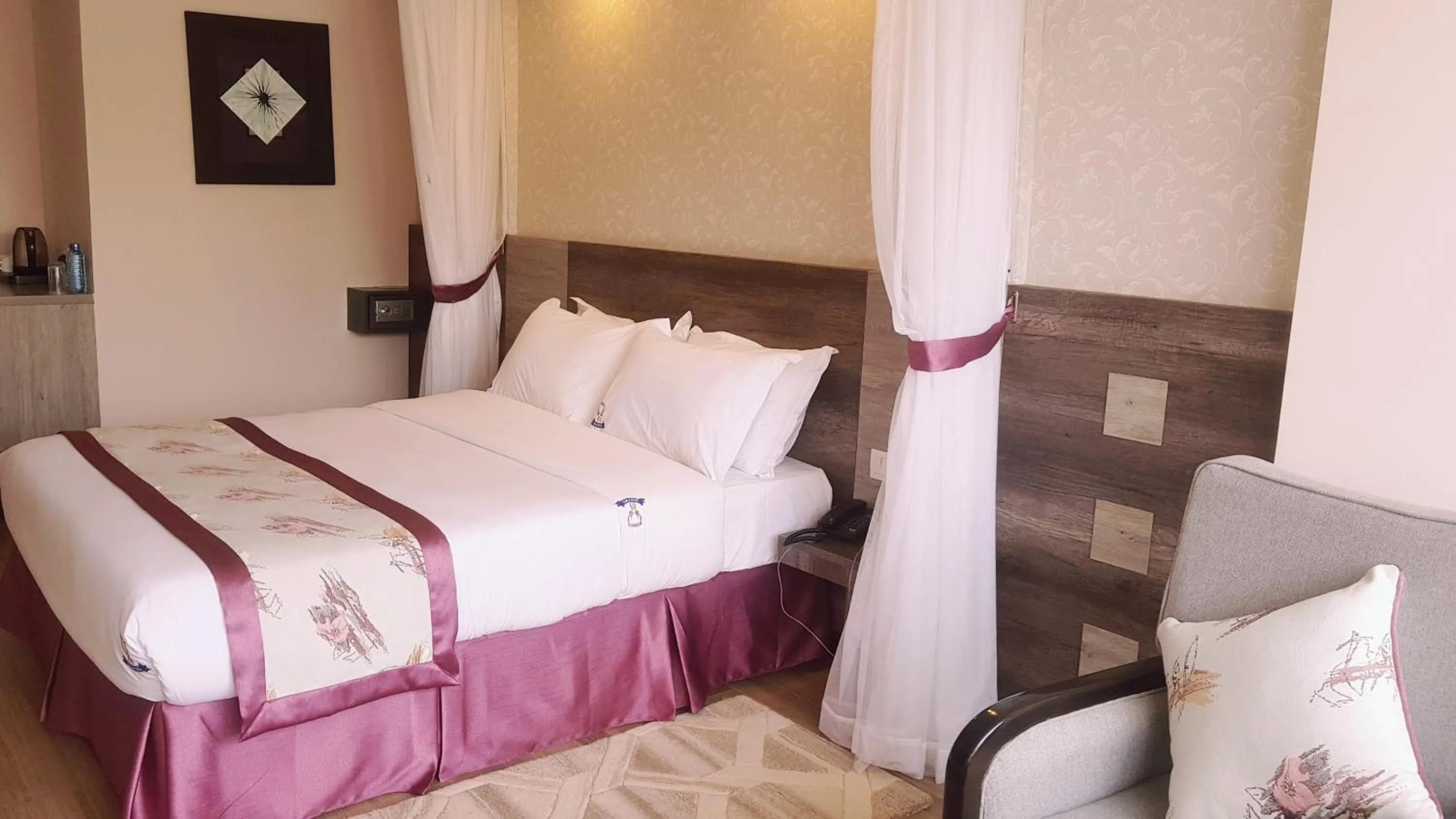 Bedroom, Bed in Merica Hotel