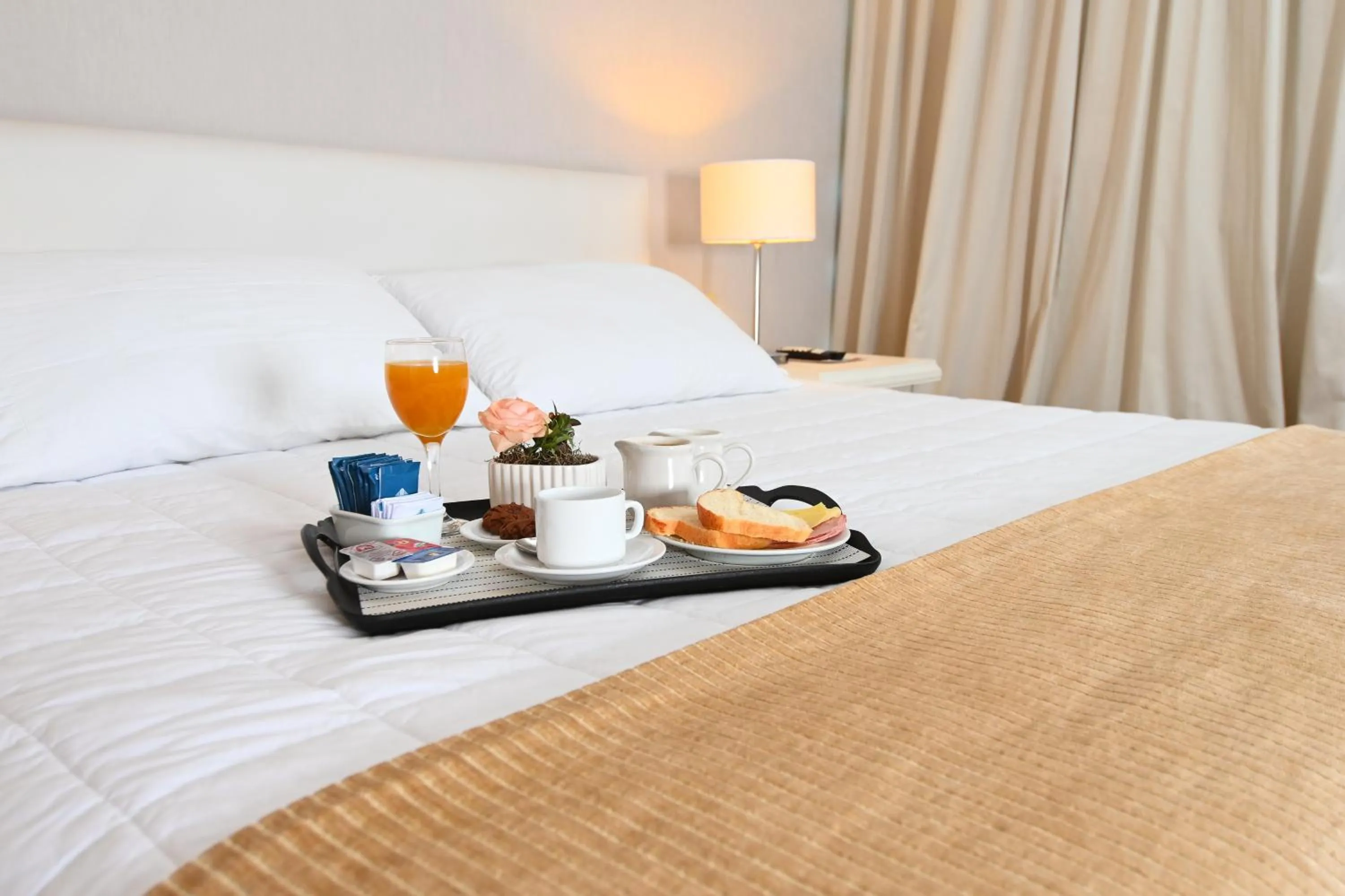 Bedroom, Bed in Hotel Guarani Asuncion