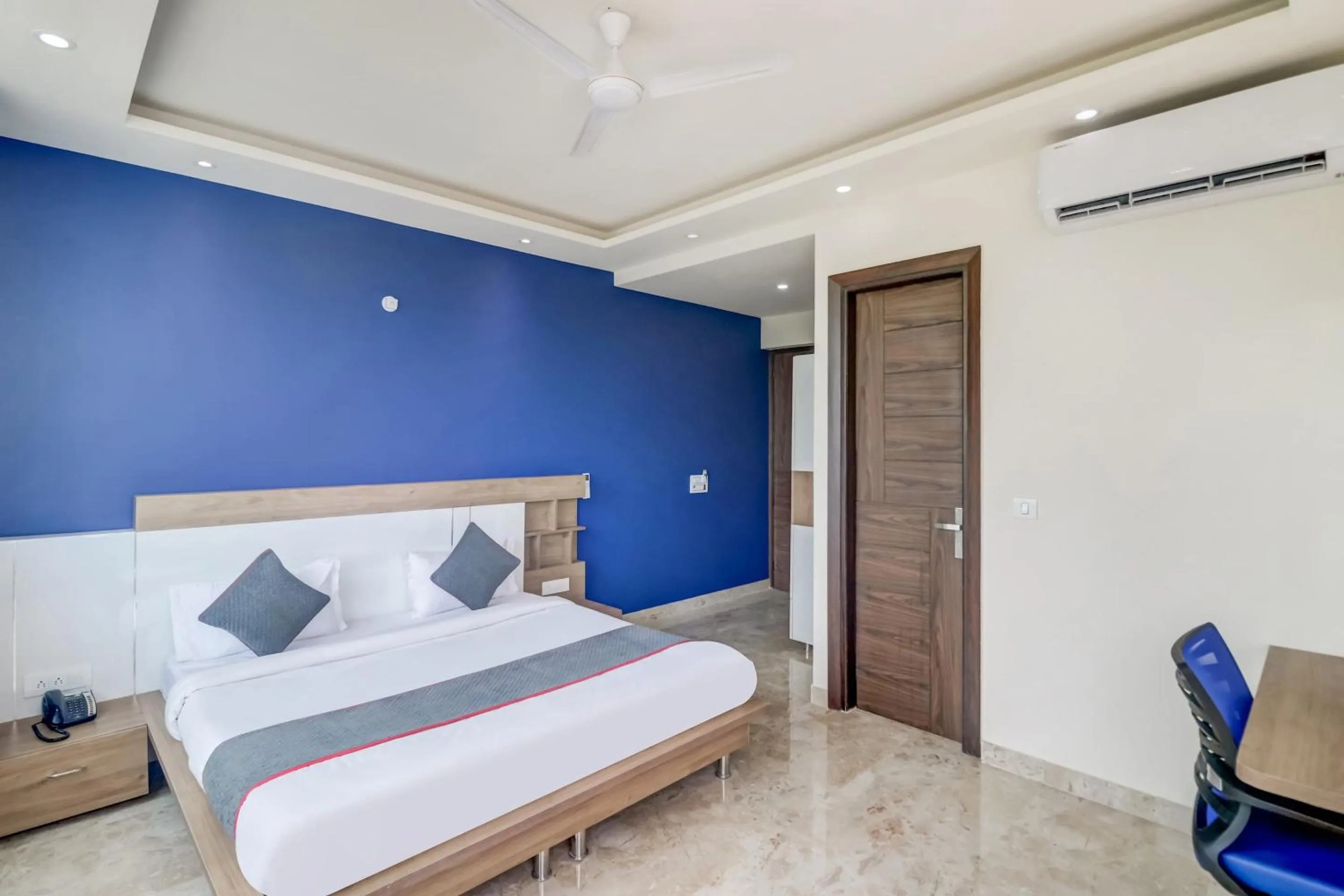 Lobby or reception, Bed in Hotel O Metro suites