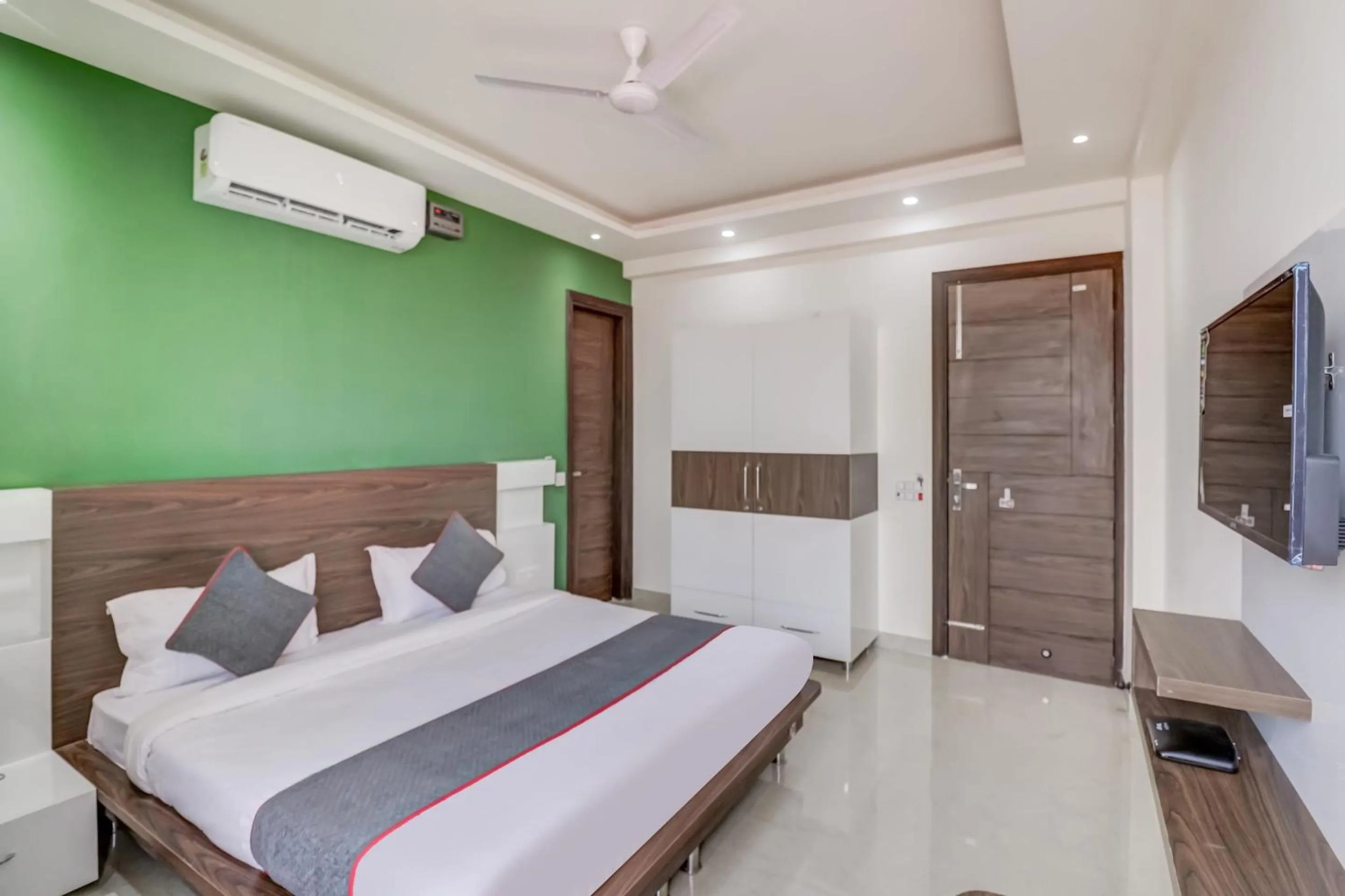 Bedroom, Bed in Hotel O Metro suites