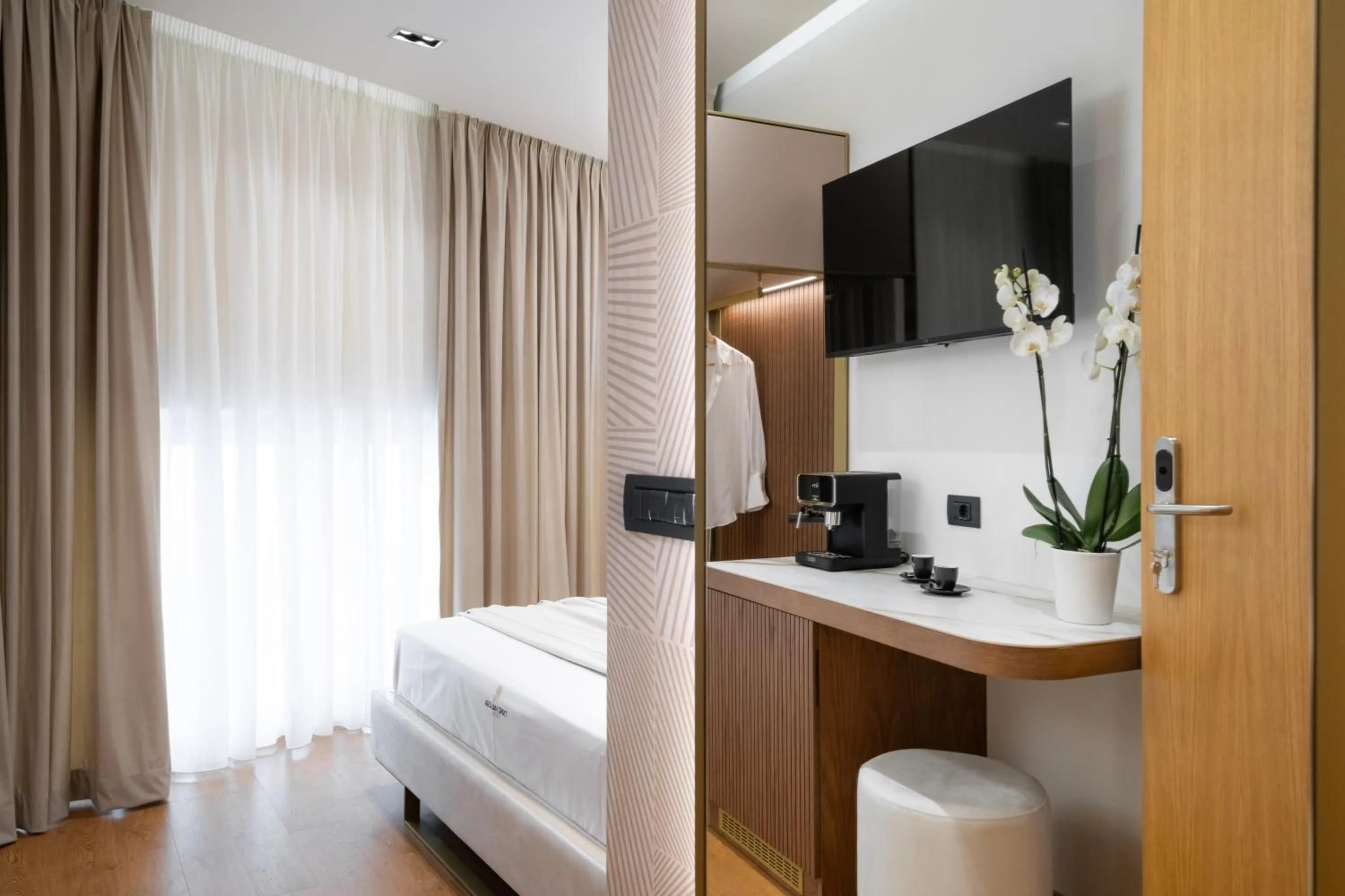 Living room, Bed in Aeolian Spirit Suites