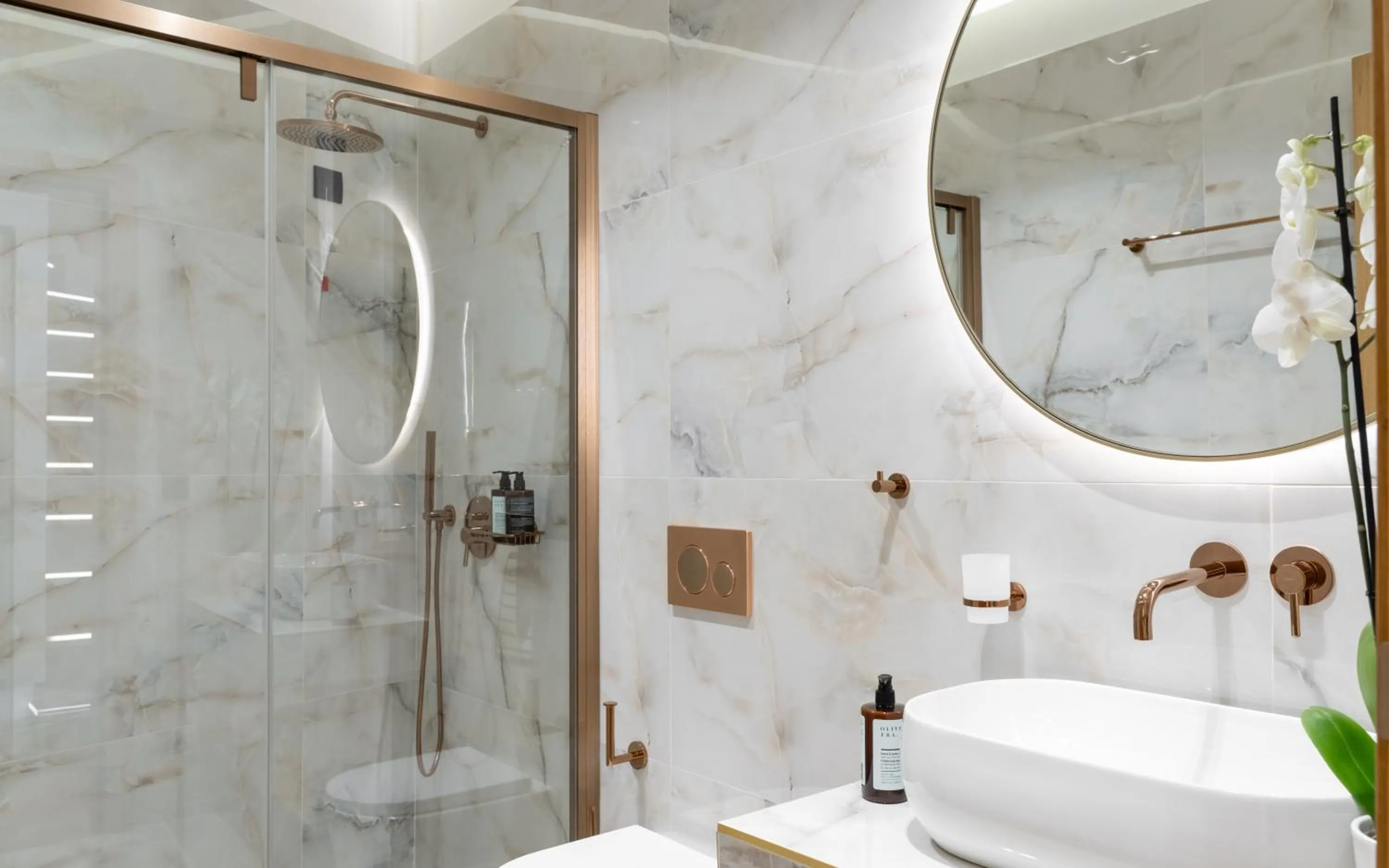 Shower in Aeolian Spirit Suites