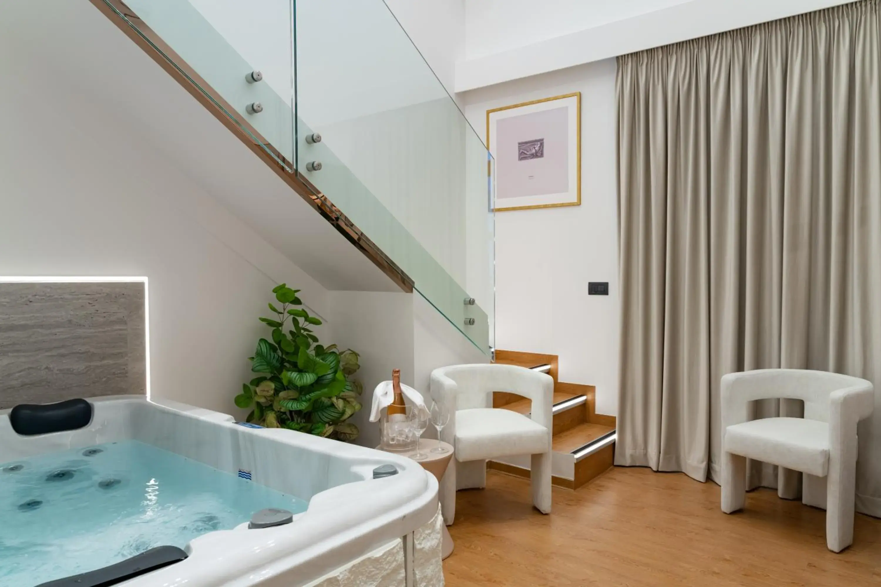 Suite with Hot Tub in Aeolian Spirit Suites Suite with Hot Tub in Aeolian Spirit Suites