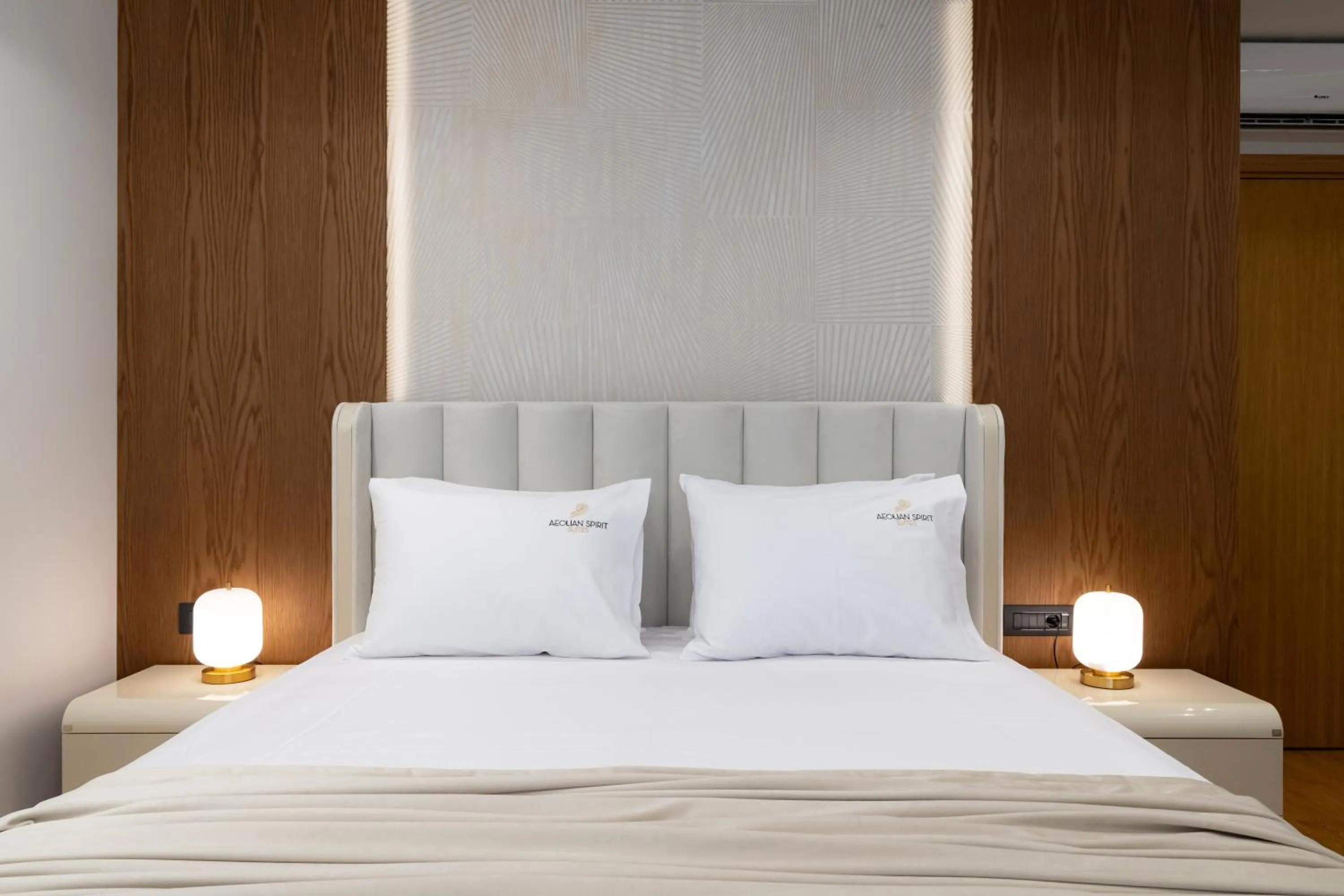 Bedroom, Bed in Aeolian Spirit Suites