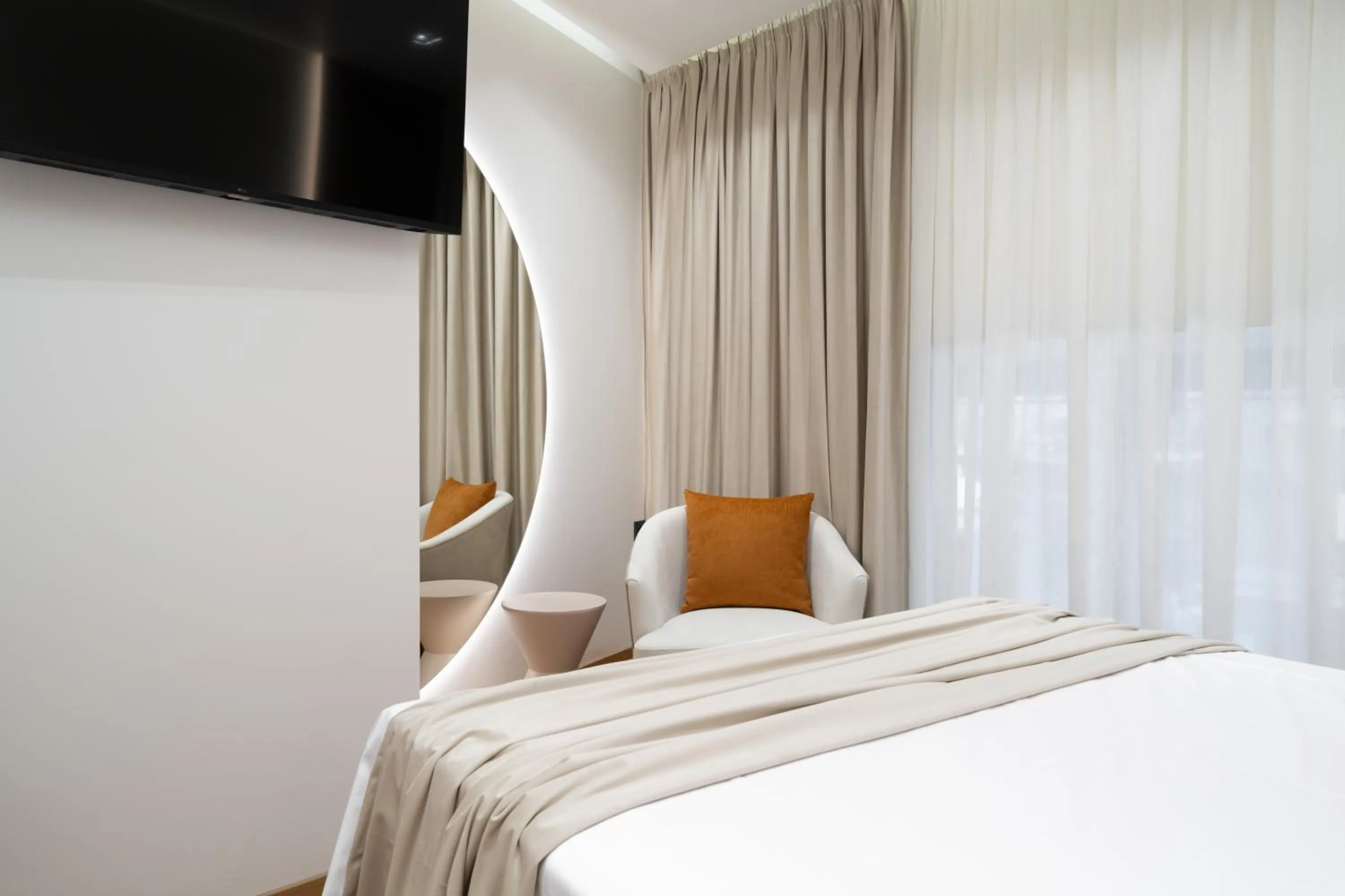 Living room, Bed in Aeolian Spirit Suites