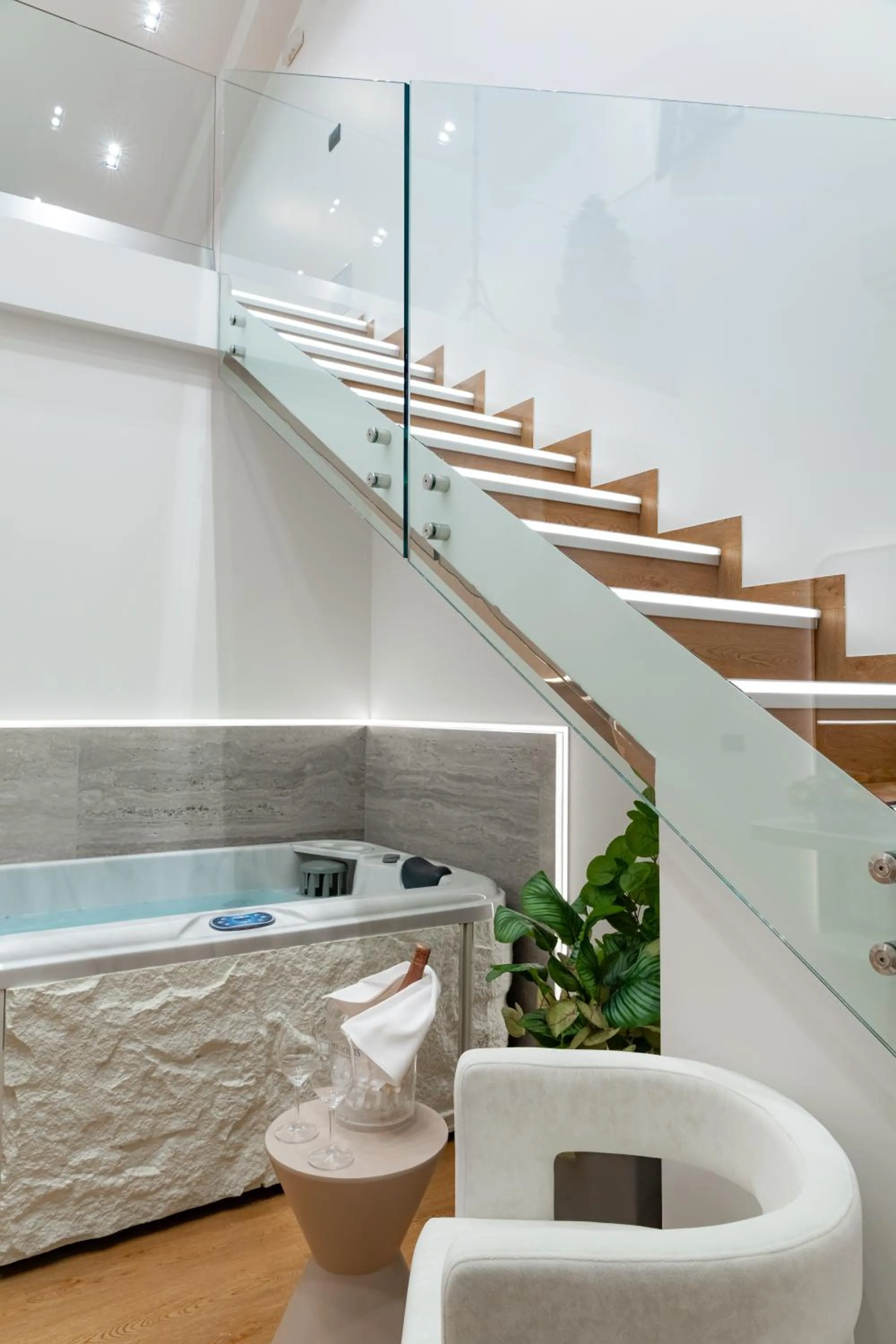 Hot Tub in Aeolian Spirit Suites
