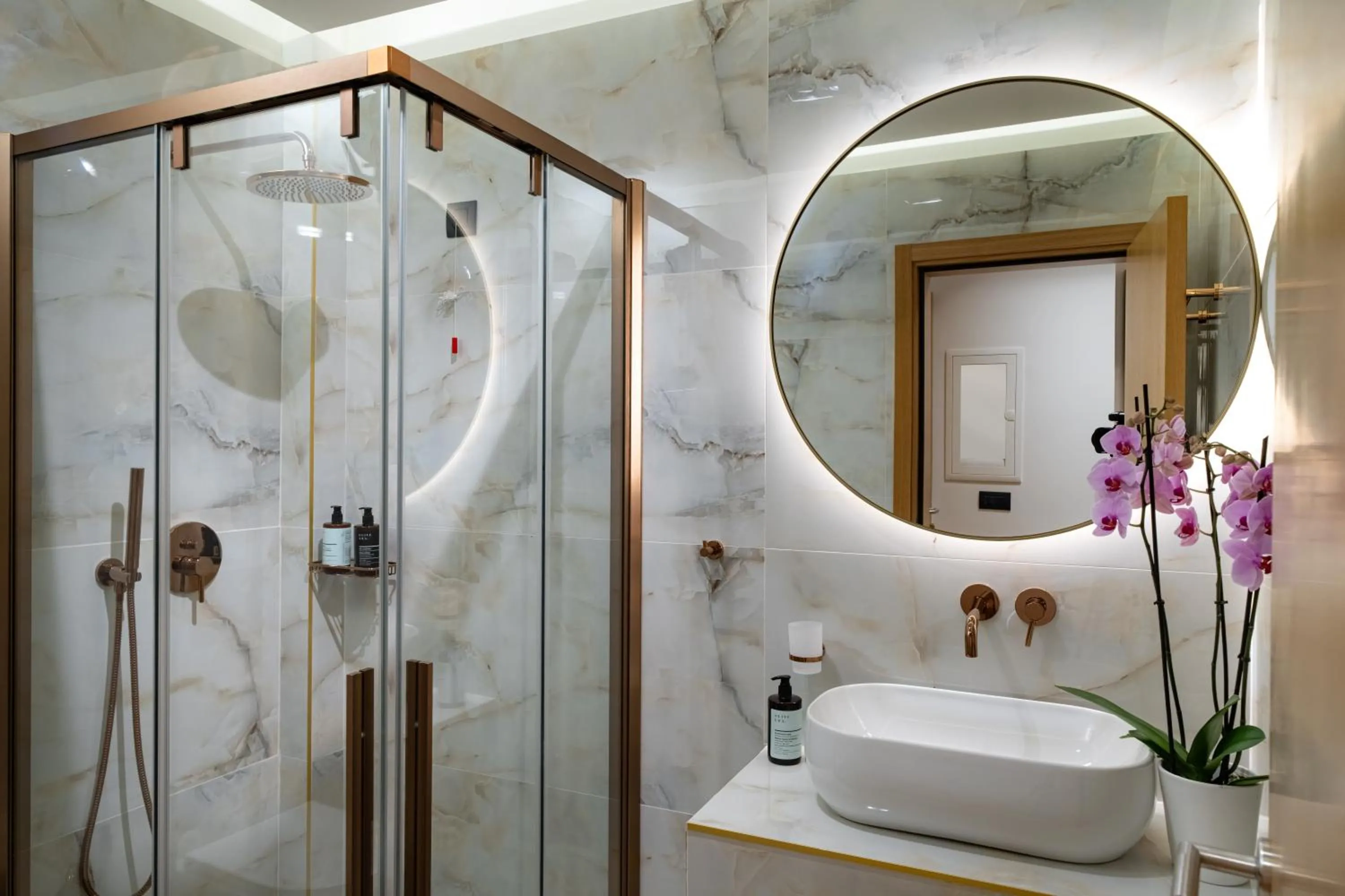 Shower in Aeolian Spirit Suites