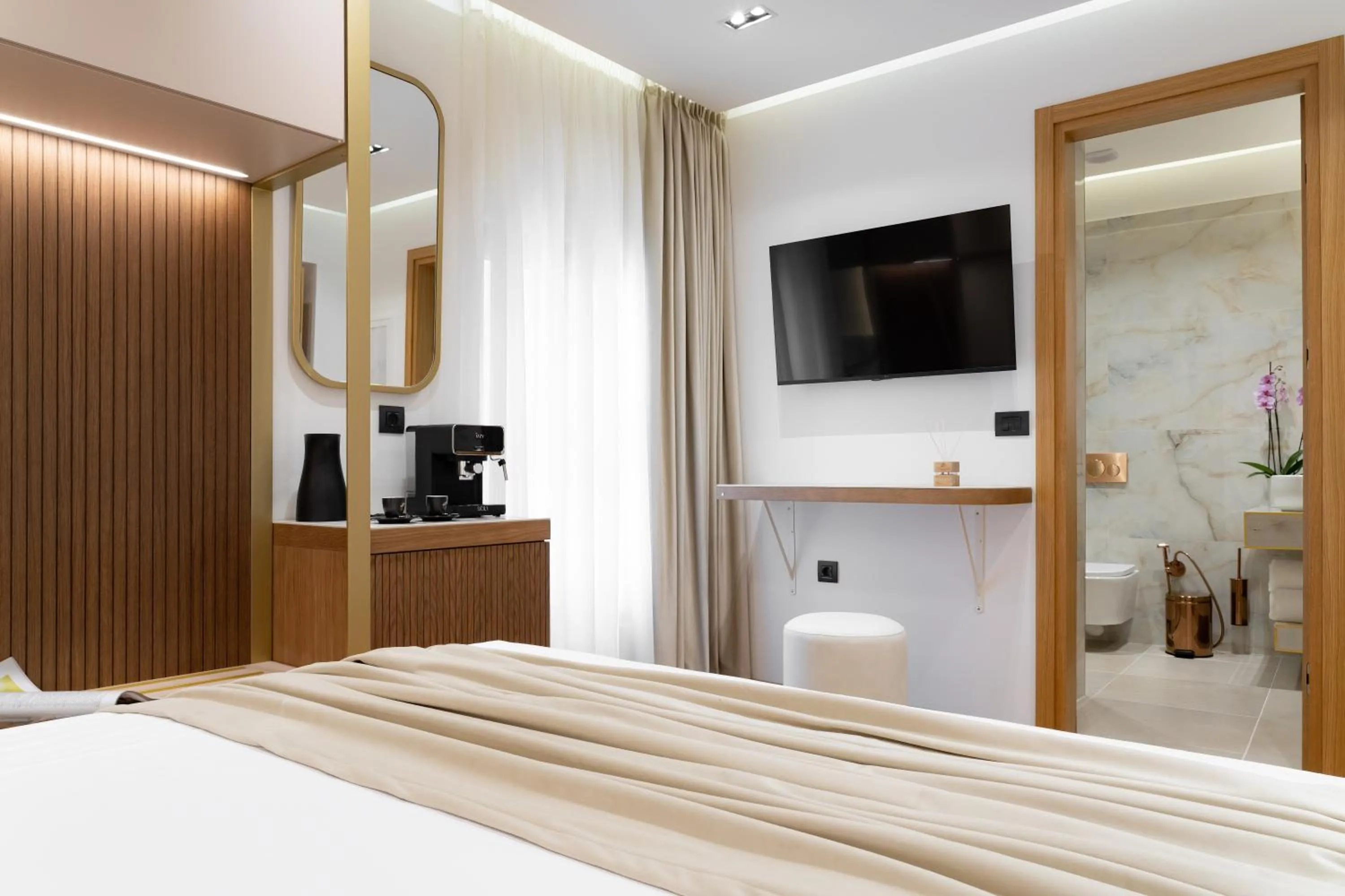 Bed in Aeolian Spirit Suites