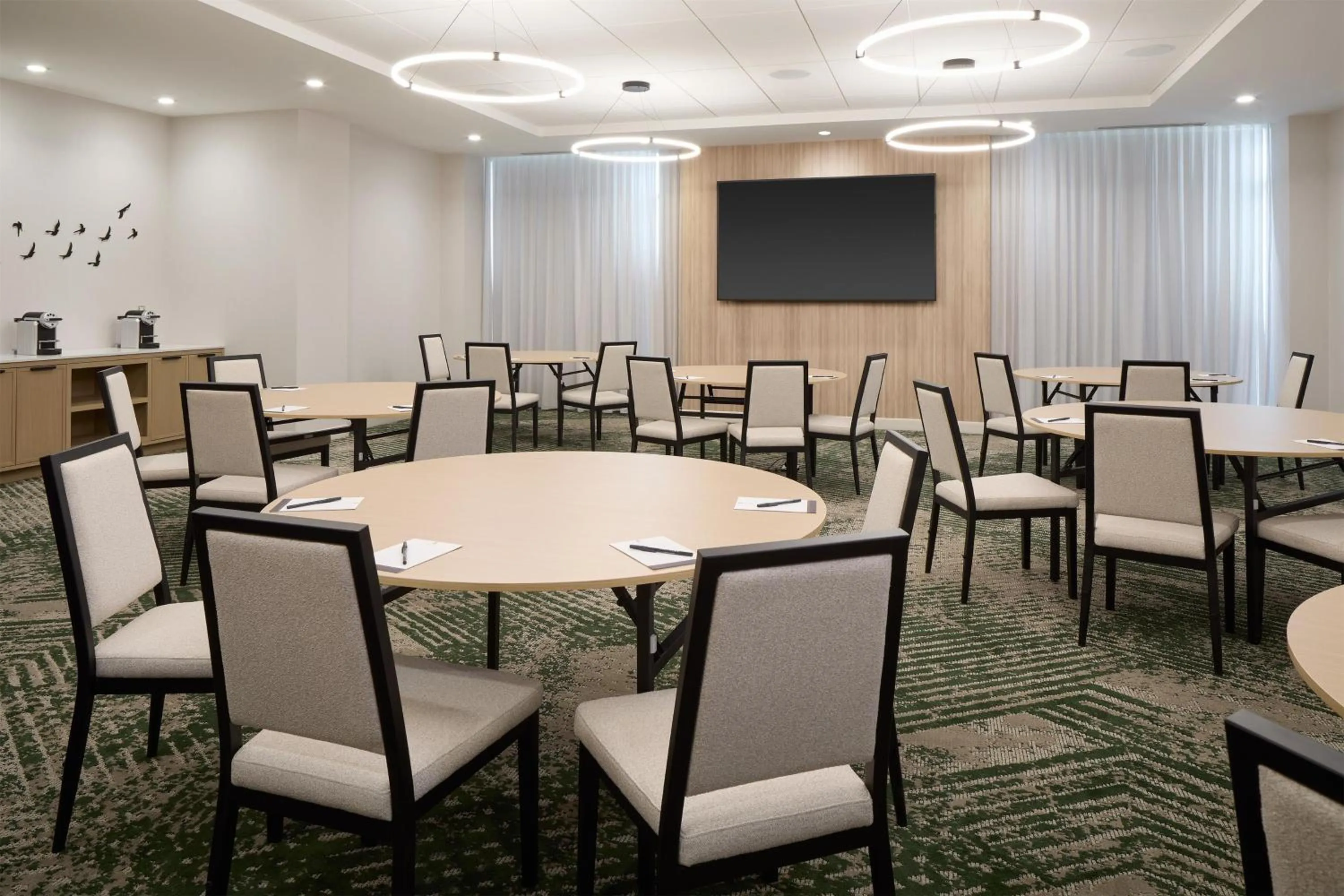 Meeting/conference room in Hyatt Place Montreal Airport