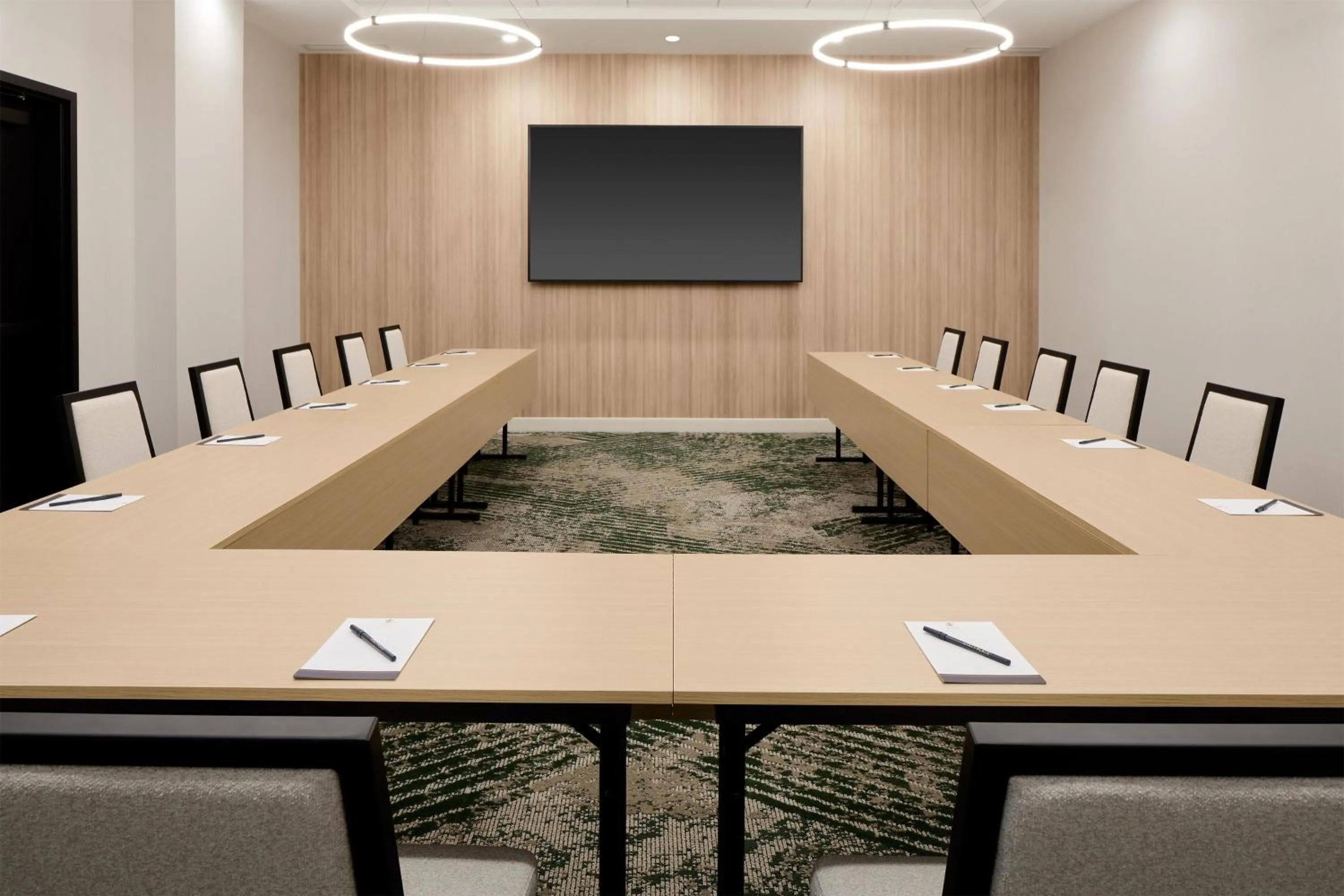 Meeting/conference room in Hyatt Place Montreal Airport
