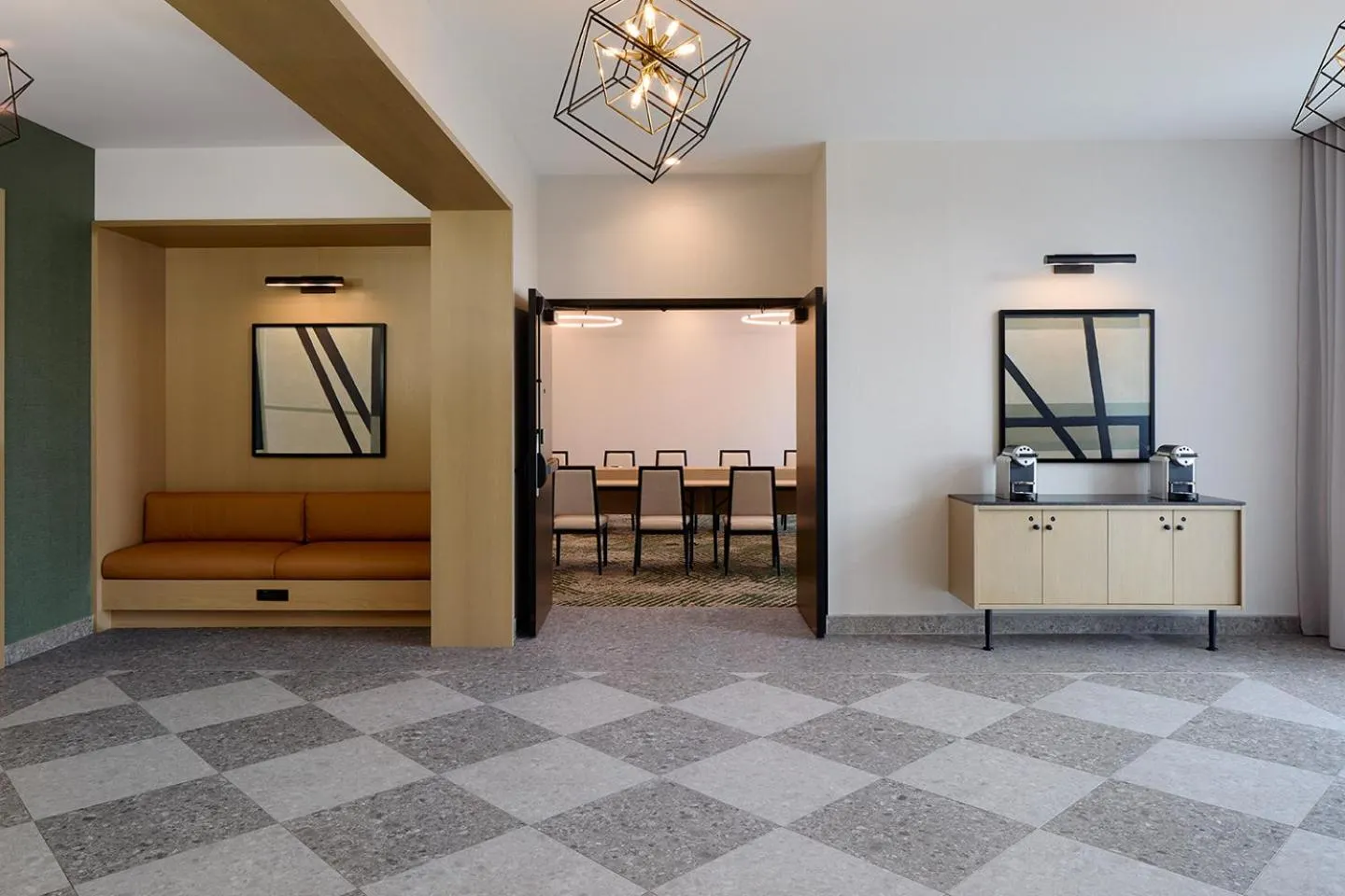 Meeting/conference room in Hyatt Place Montreal Airport