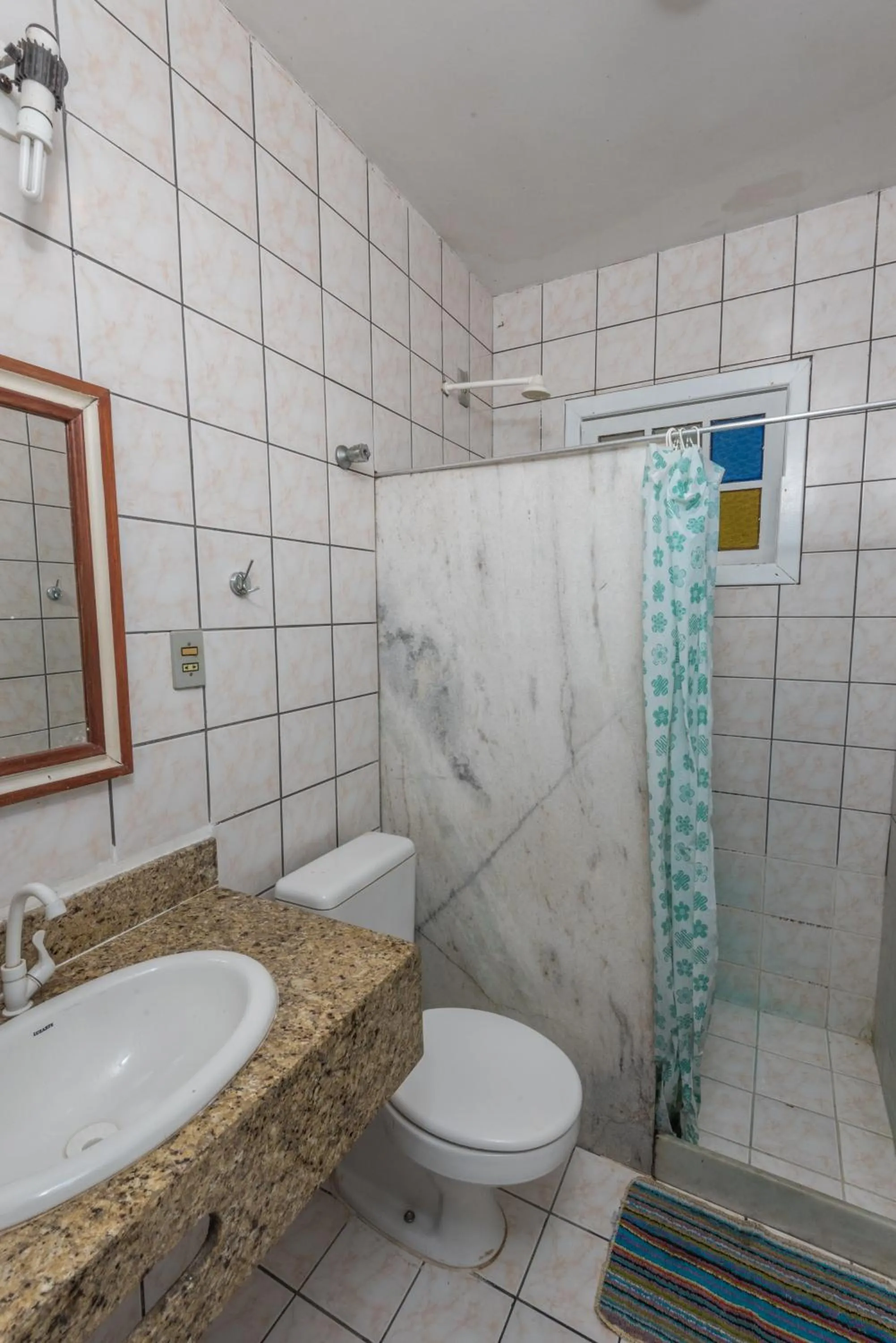 Bathroom in Hotel Mundaí Praia Camping e Est para Mh