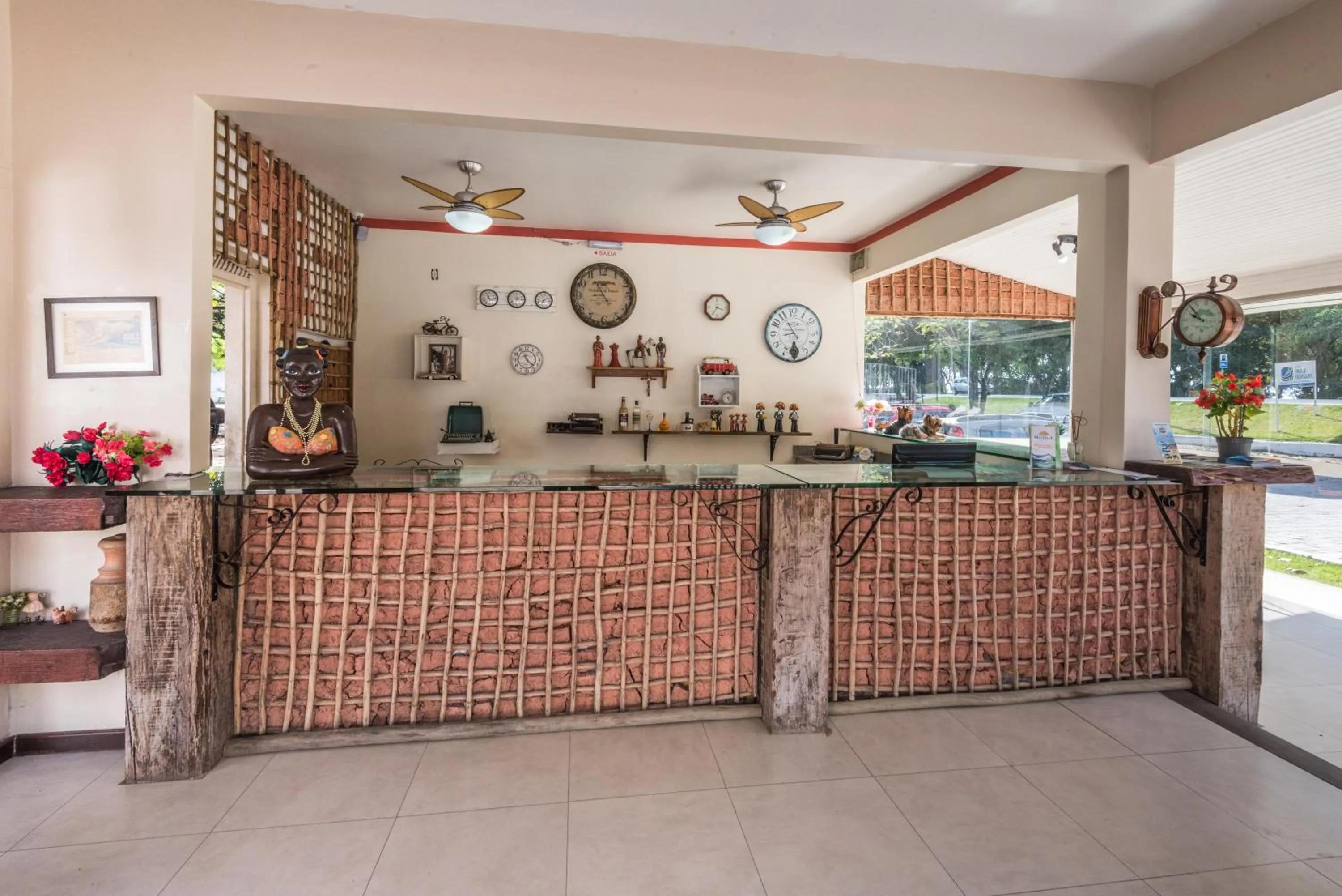 Lobby or reception in Hotel Mundaí Praia Camping e Est para Mh