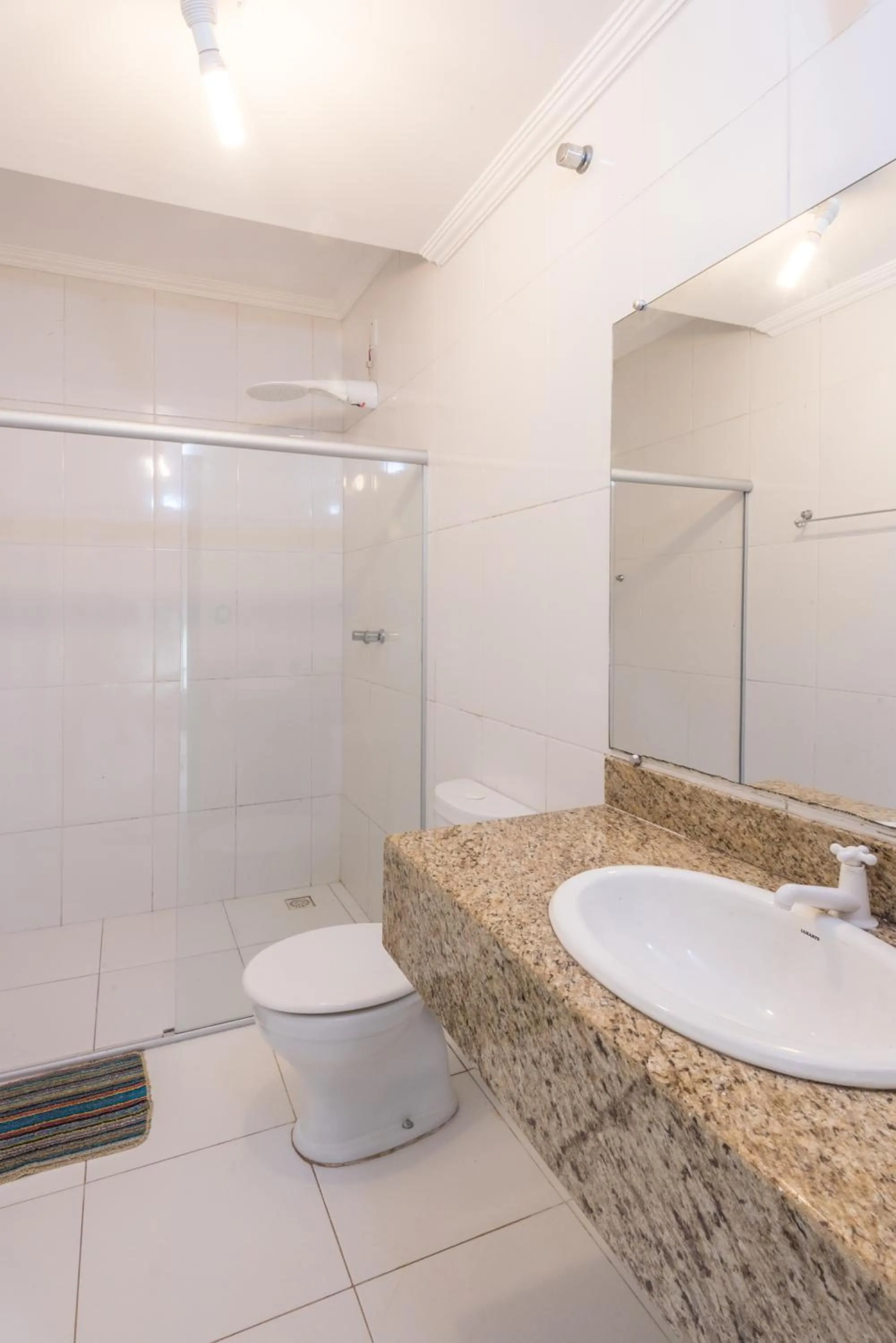 Bathroom in Hotel Mundaí Praia Camping e Est para Mh