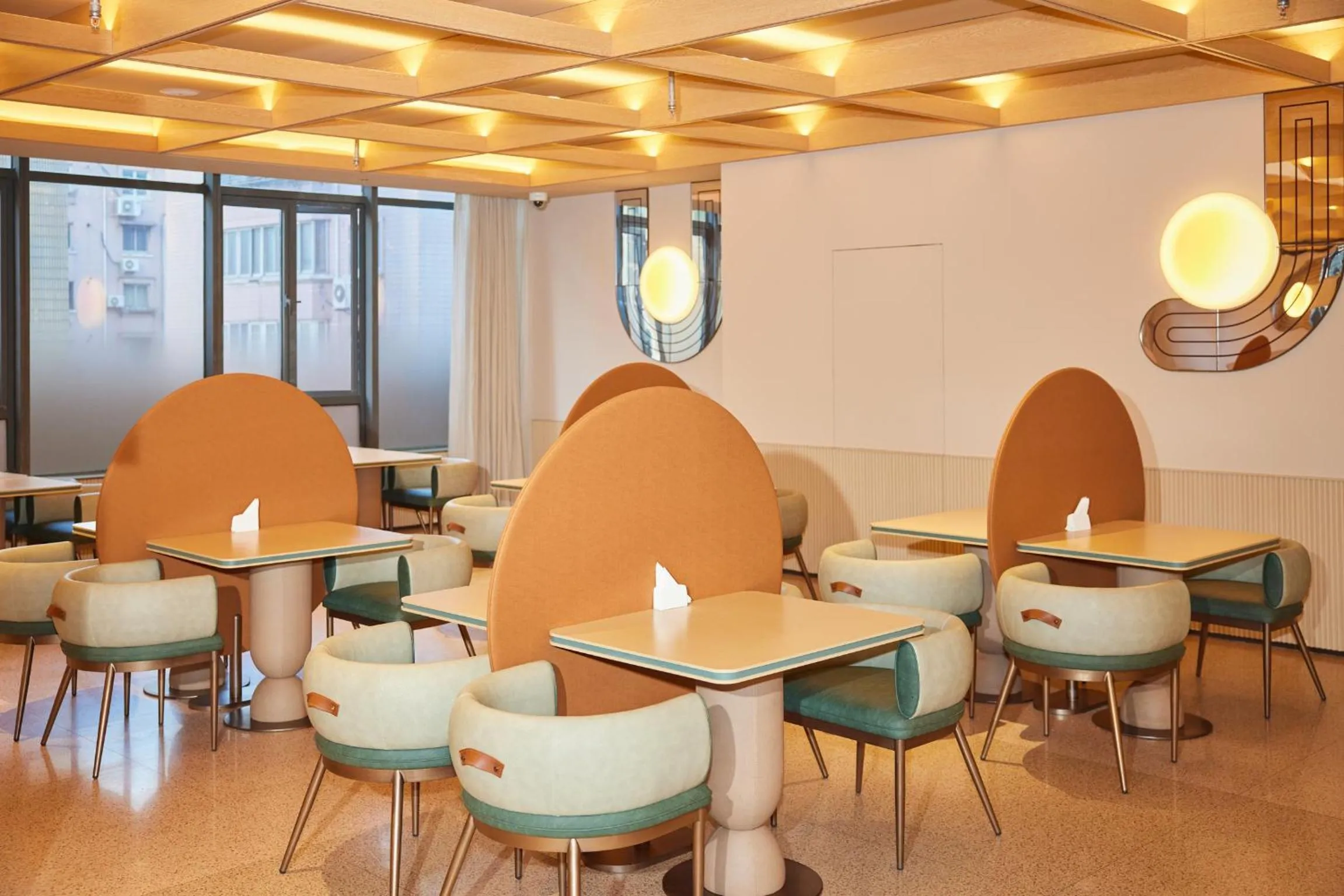 Restaurant/places to eat in Orange Hotel Shanghai Hongkou Football Stadium Branch