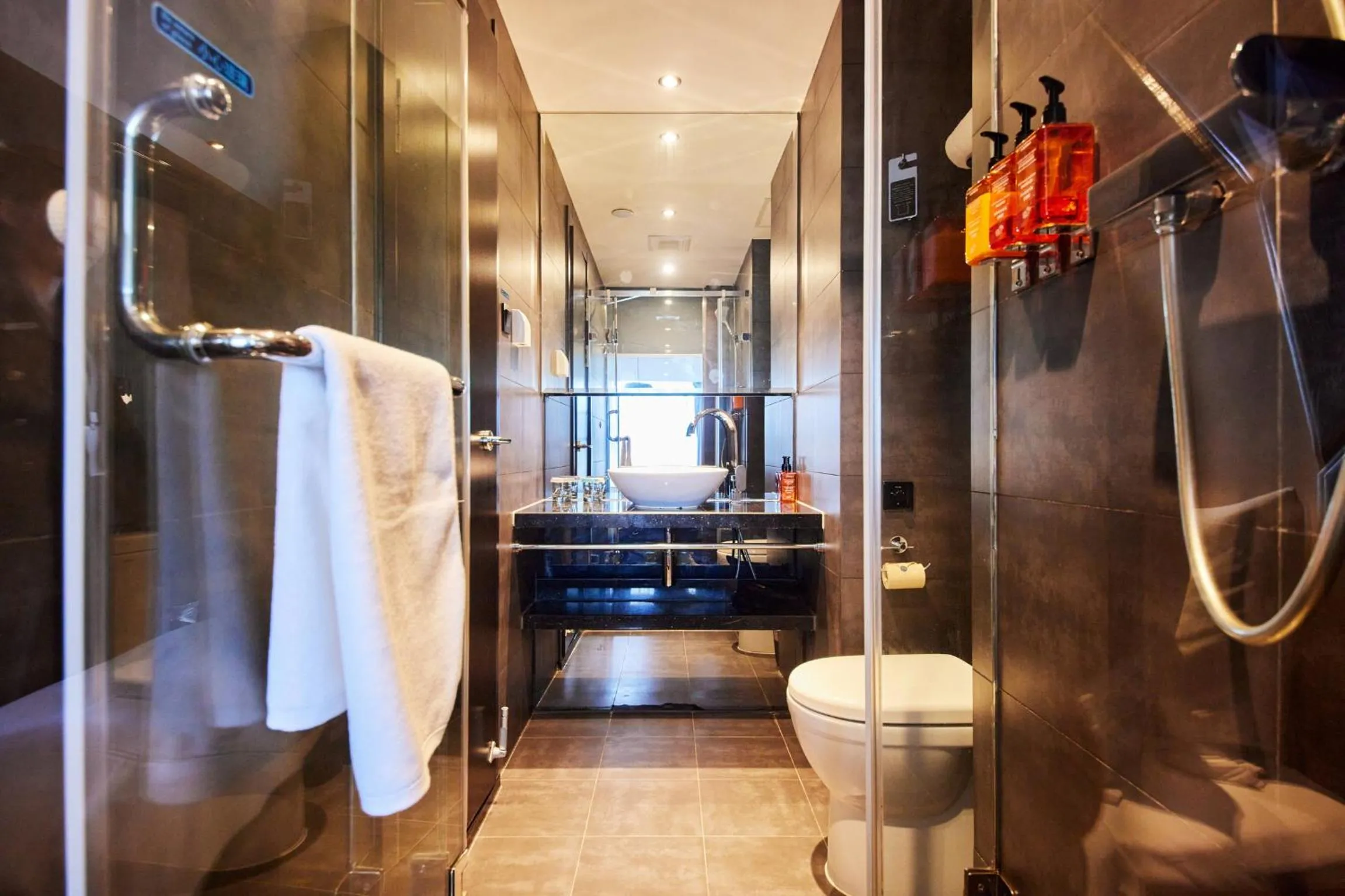 Toilet in Orange Hotel Shanghai Hongkou Football Stadium Branch