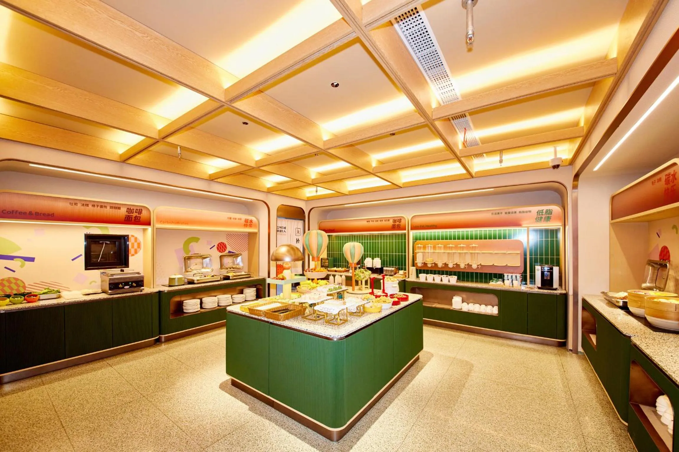 Restaurant/places to eat in Orange Hotel Shanghai Hongkou Football Stadium Branch