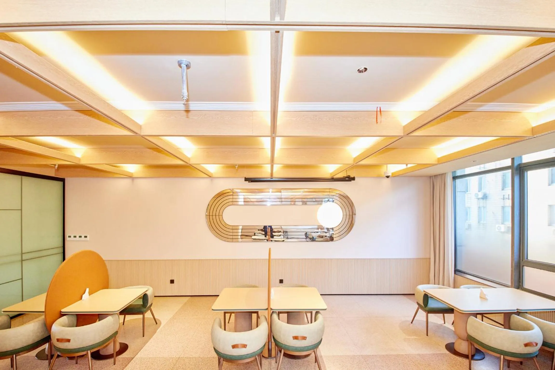 Restaurant/places to eat in Orange Hotel Shanghai Hongkou Football Stadium Branch