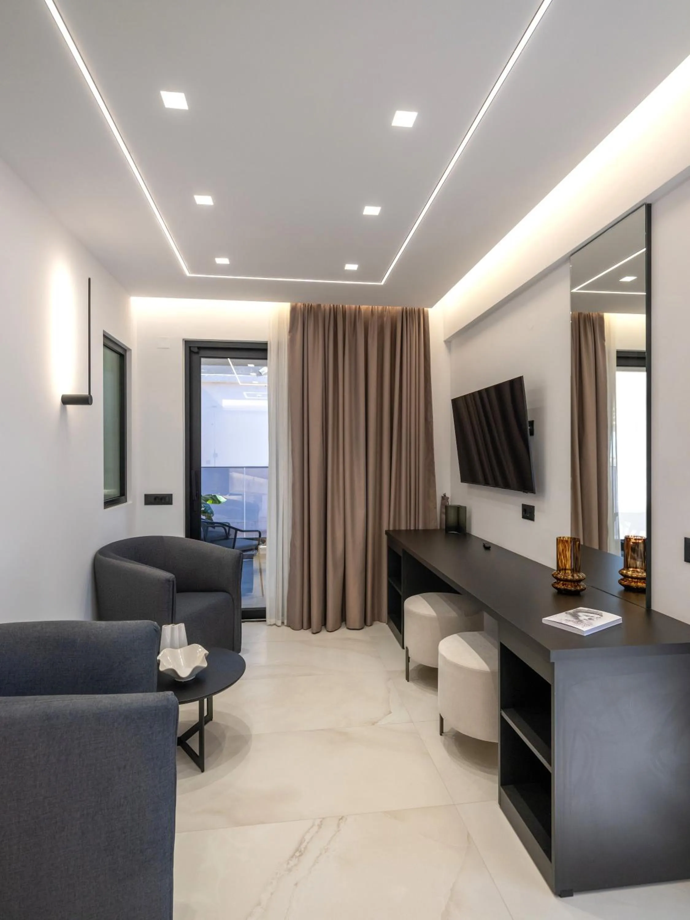 TV and multimedia in Captain Napoleon Paterakis CNP Luxurious Suites