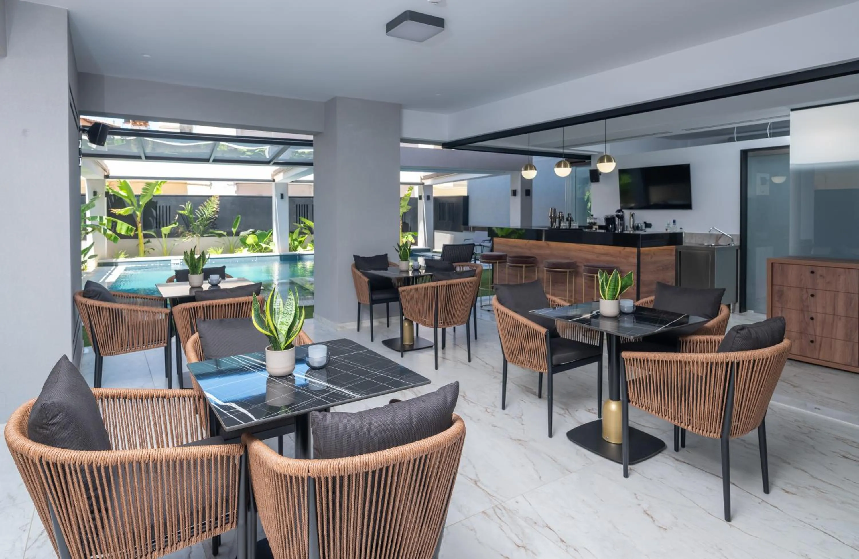 Restaurant/places to eat in Captain Napoleon Paterakis CNP Luxurious Suites