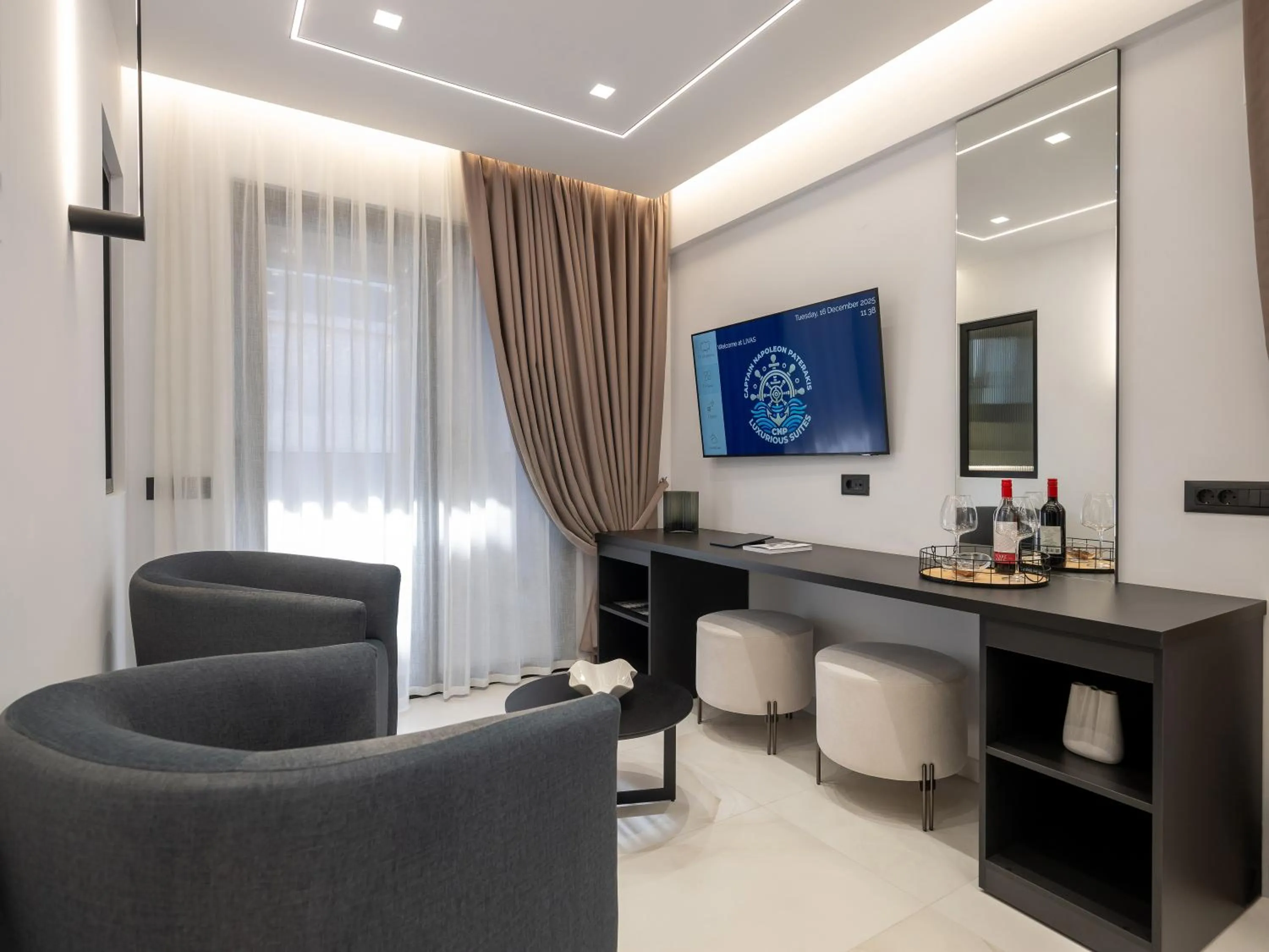 TV and multimedia in Captain Napoleon Paterakis CNP Luxurious Suites