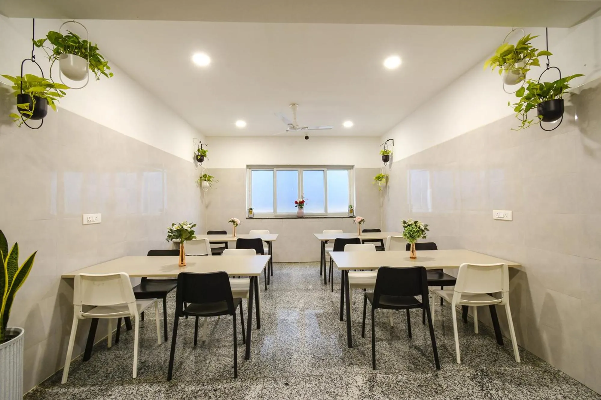 Restaurant/places to eat in FabHotel Prime Cozy - Nr Yashoda Hospital, Hitech City