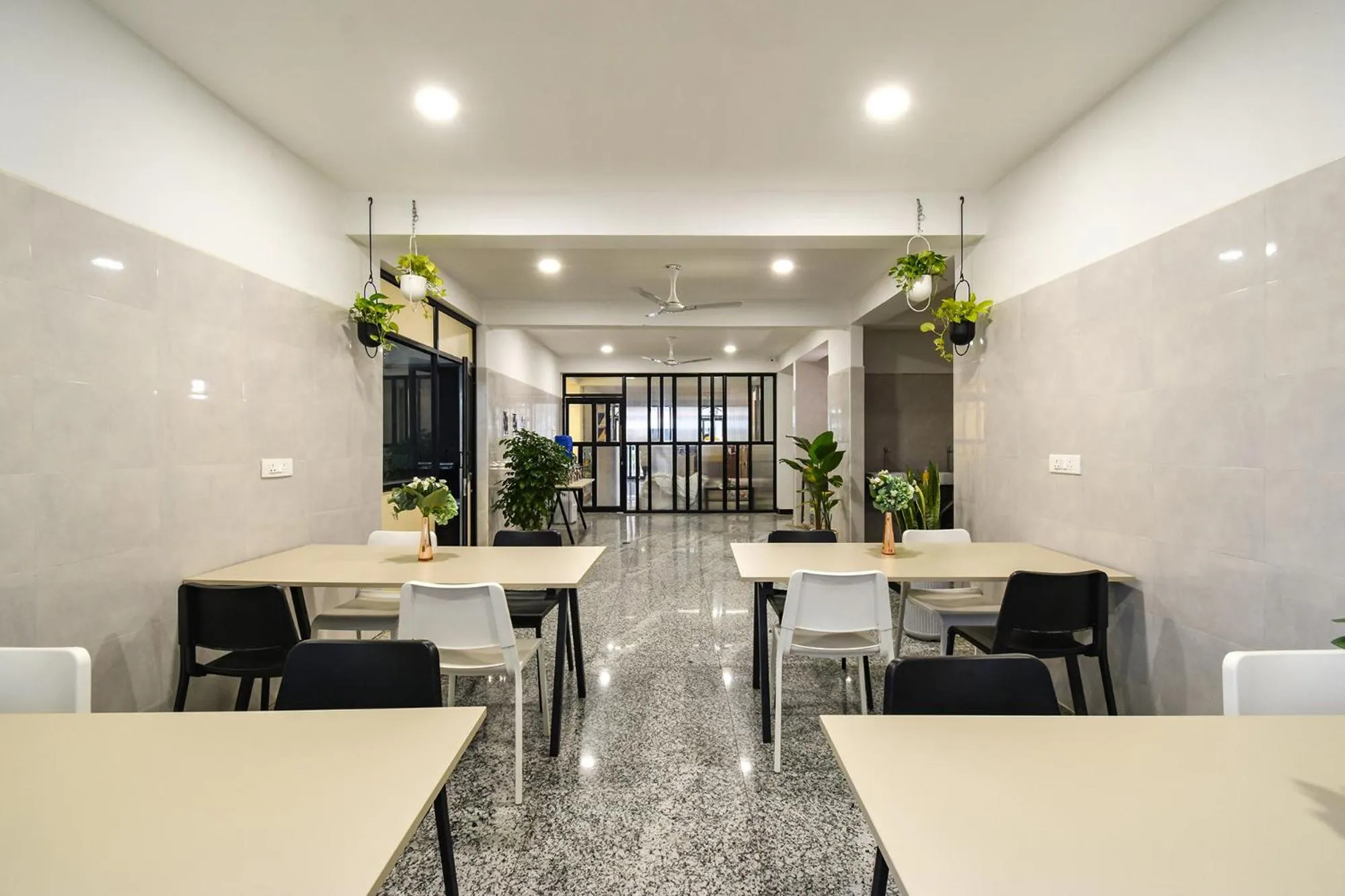 Restaurant/places to eat in FabHotel Prime Cozy - Nr Yashoda Hospital, Hitech City